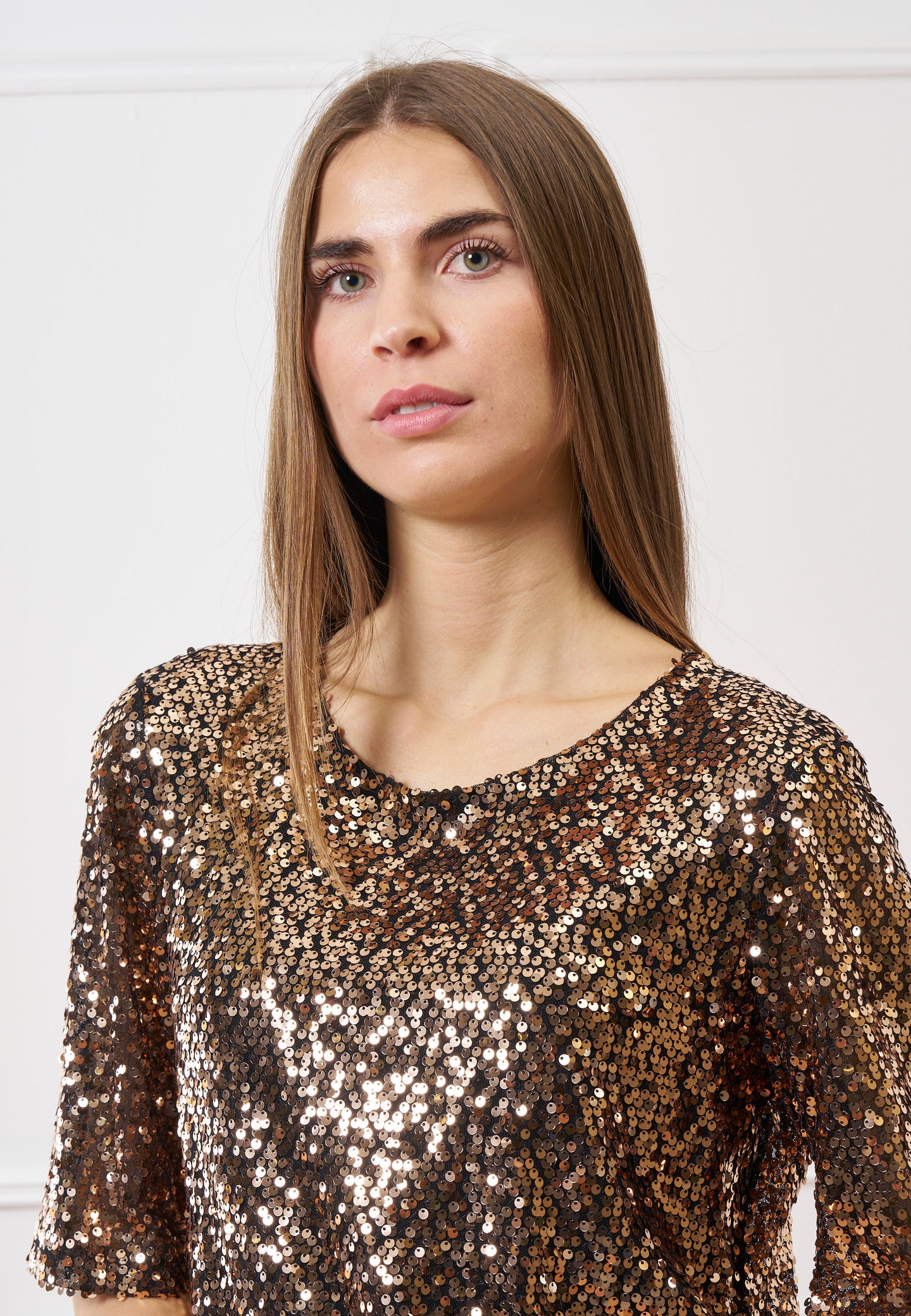 T-shirt girocollo con paillettes