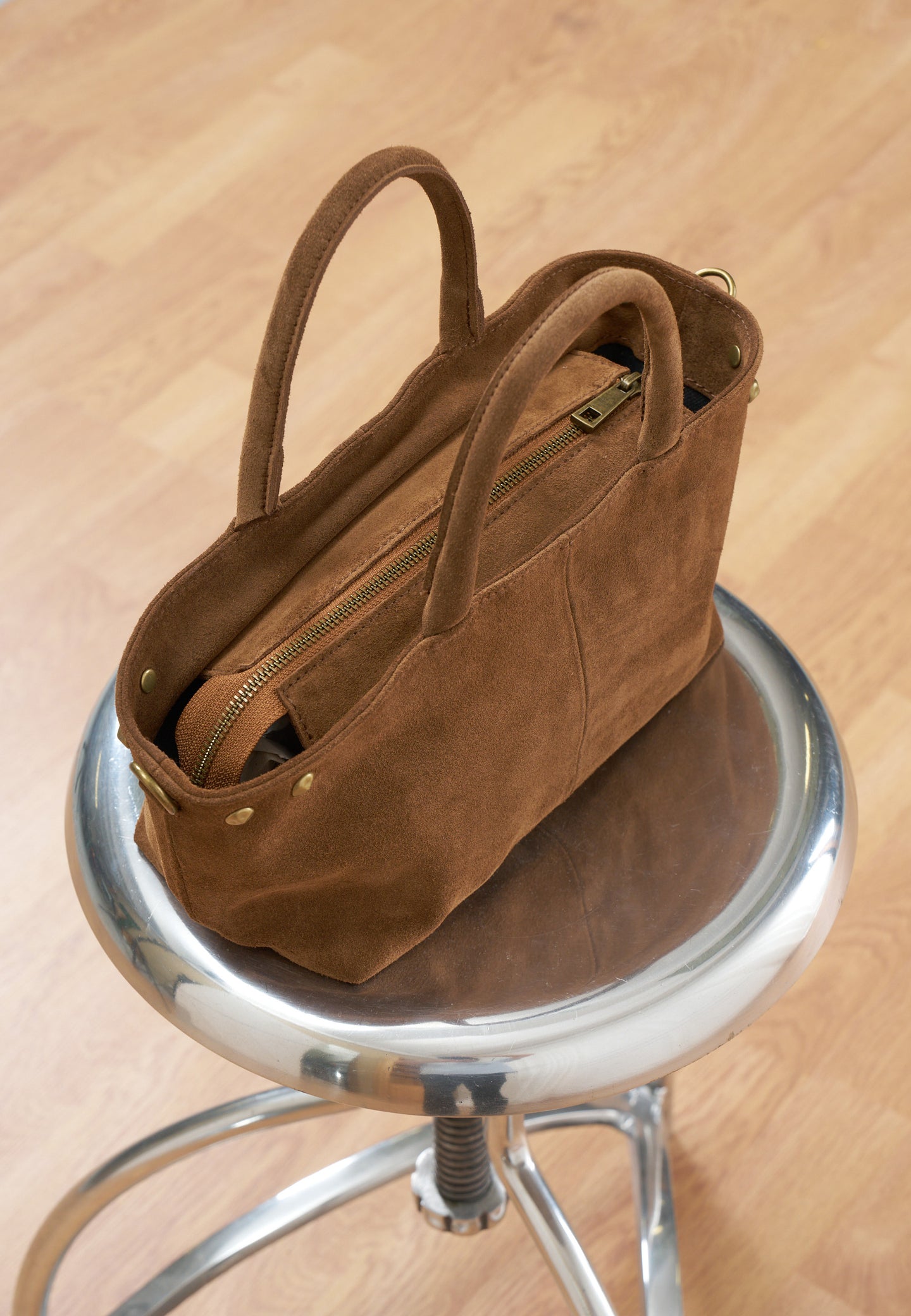 Borsa a mano scamosciata