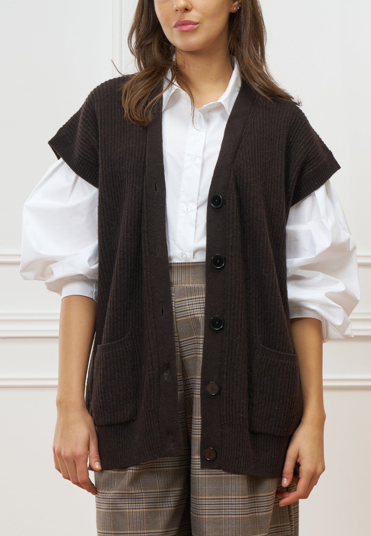 Cardigan over a costine in lana