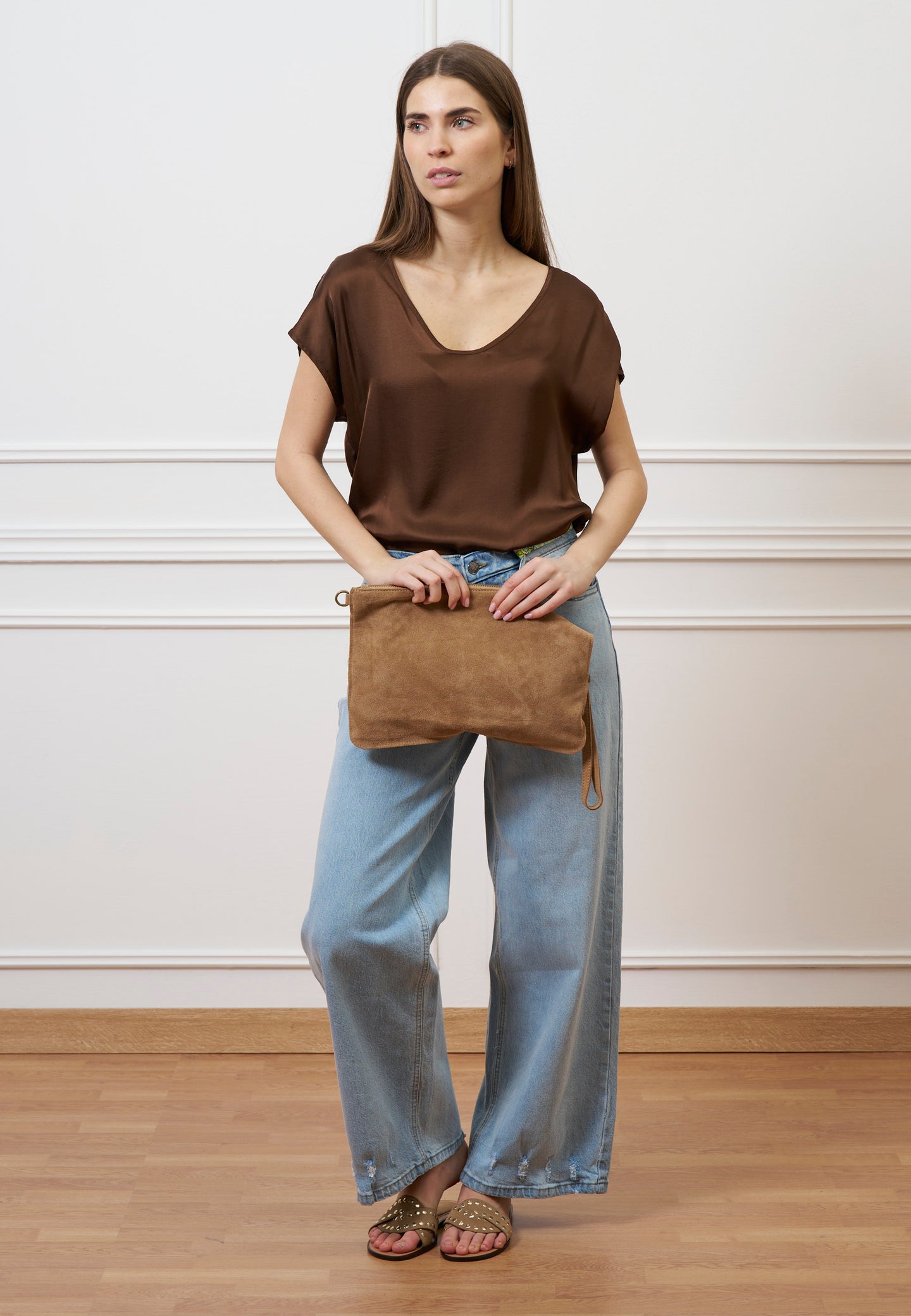 Borsa pochette in camoscio con manicotto - BEIGE