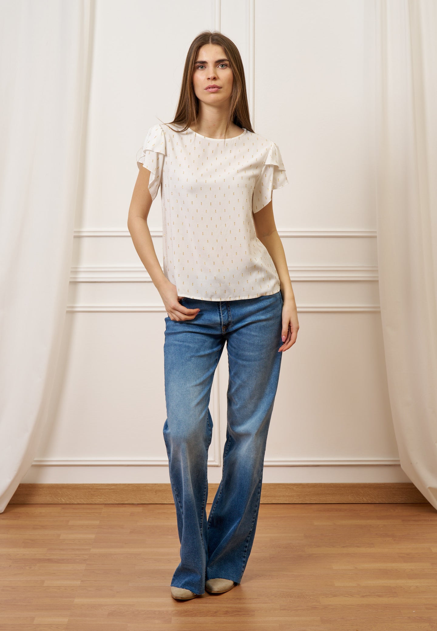Blusa con maniche a petalo