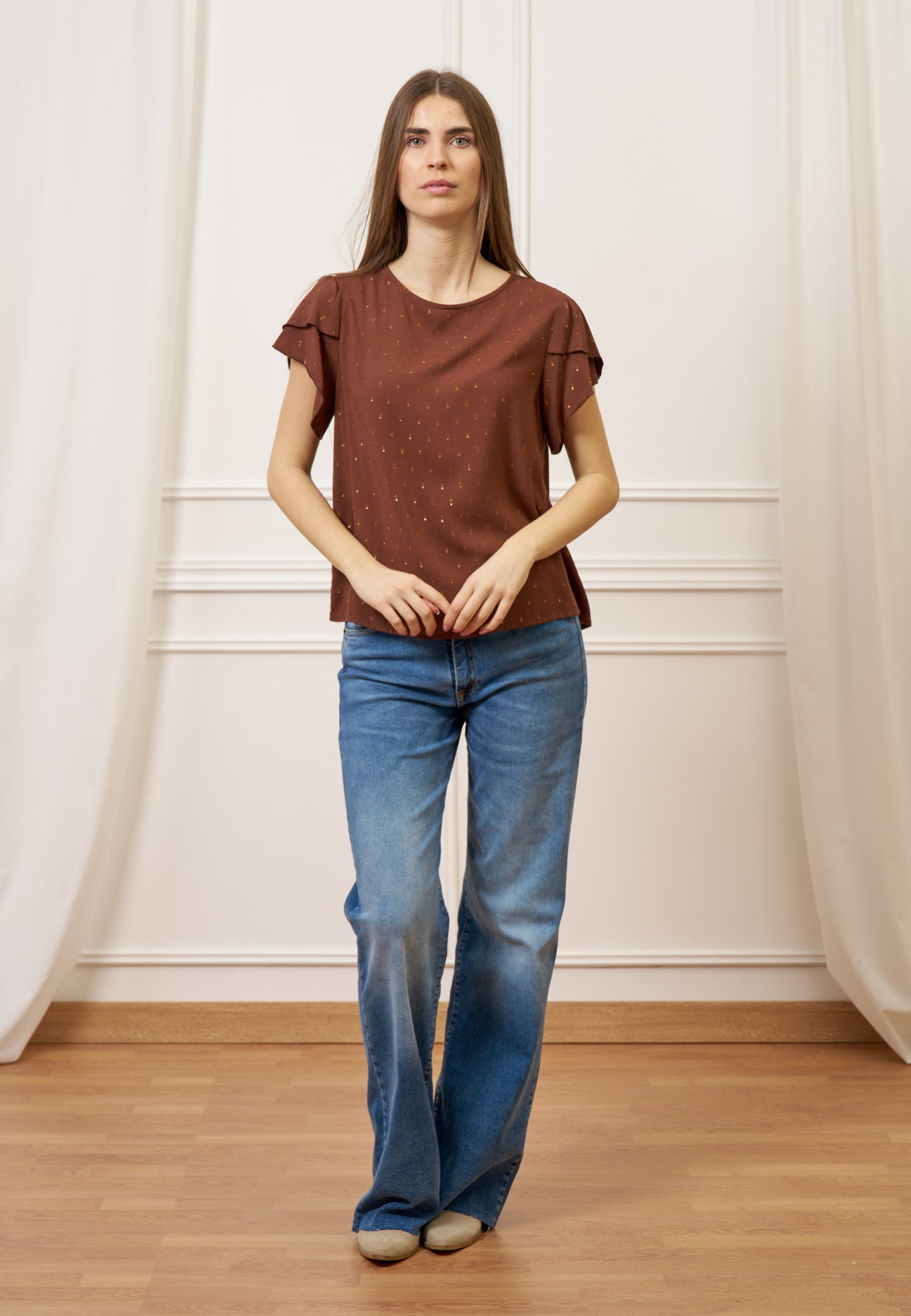 Blusa con maniche a petalo