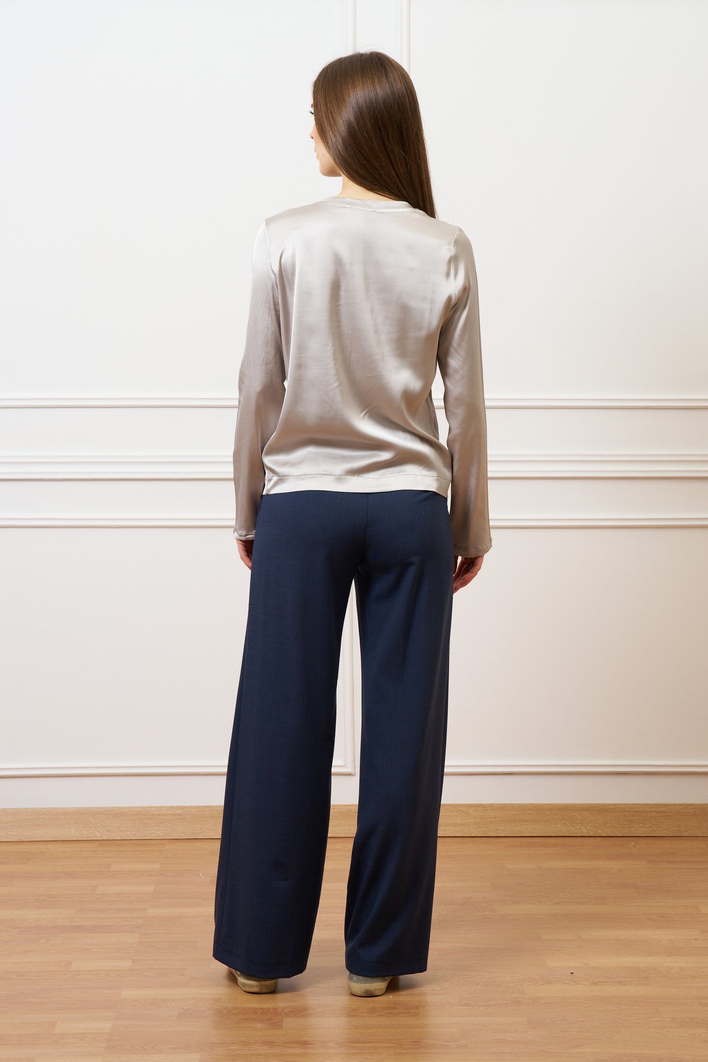 Blusa in raso con scollo a v - TORTORA