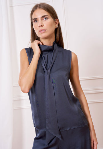 Blusa in raso con laccio