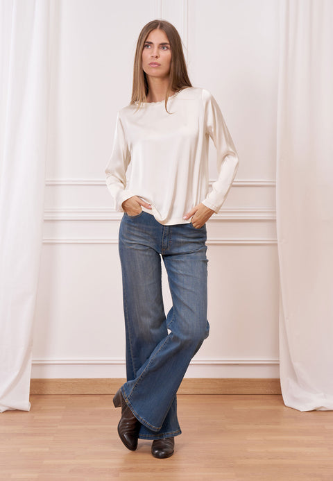 Blusa in raso con passamaneria