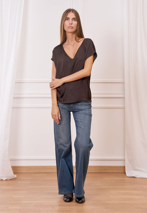 Blusa in raso con scollo a v