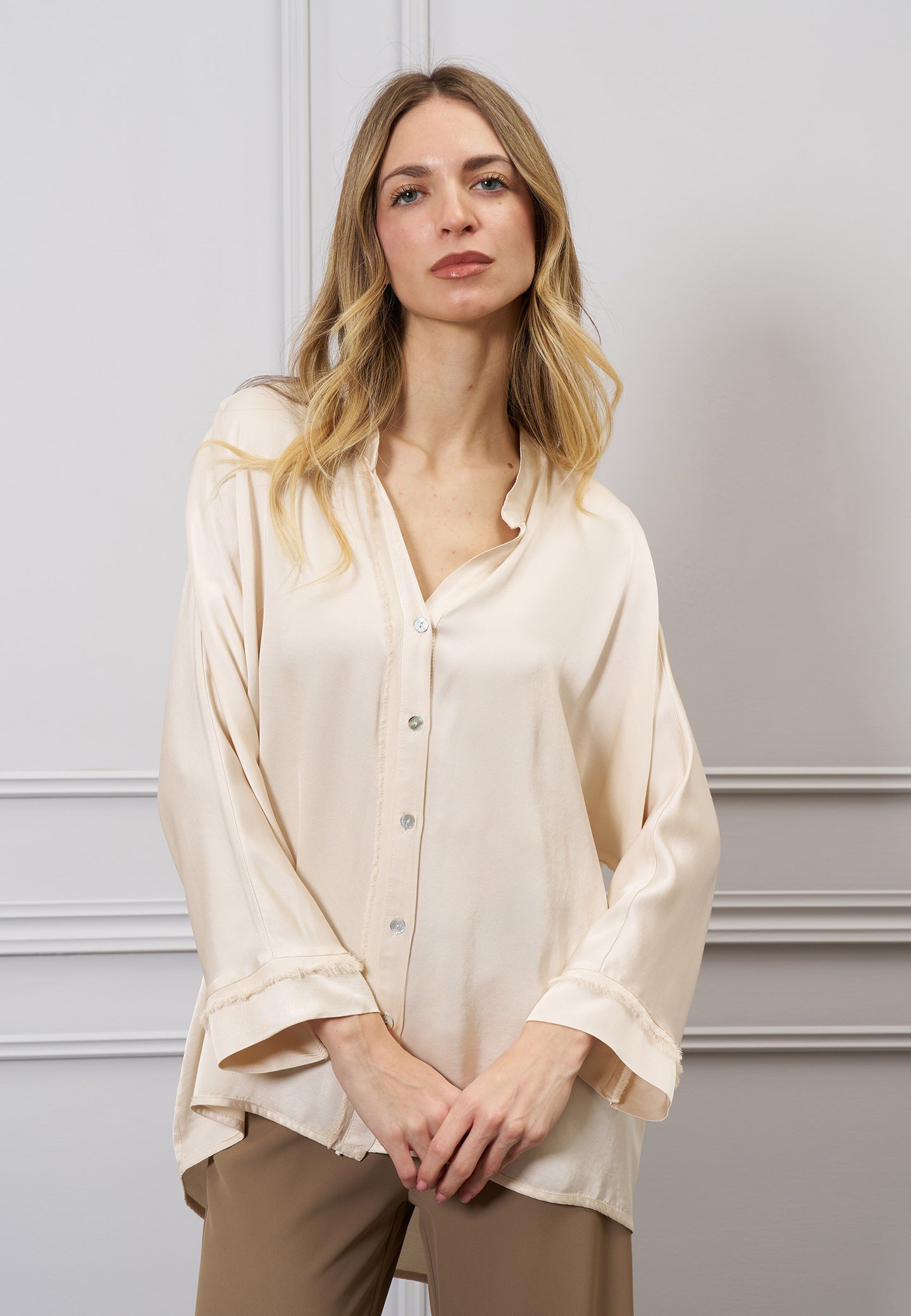 Blusa raso bottoni e frange