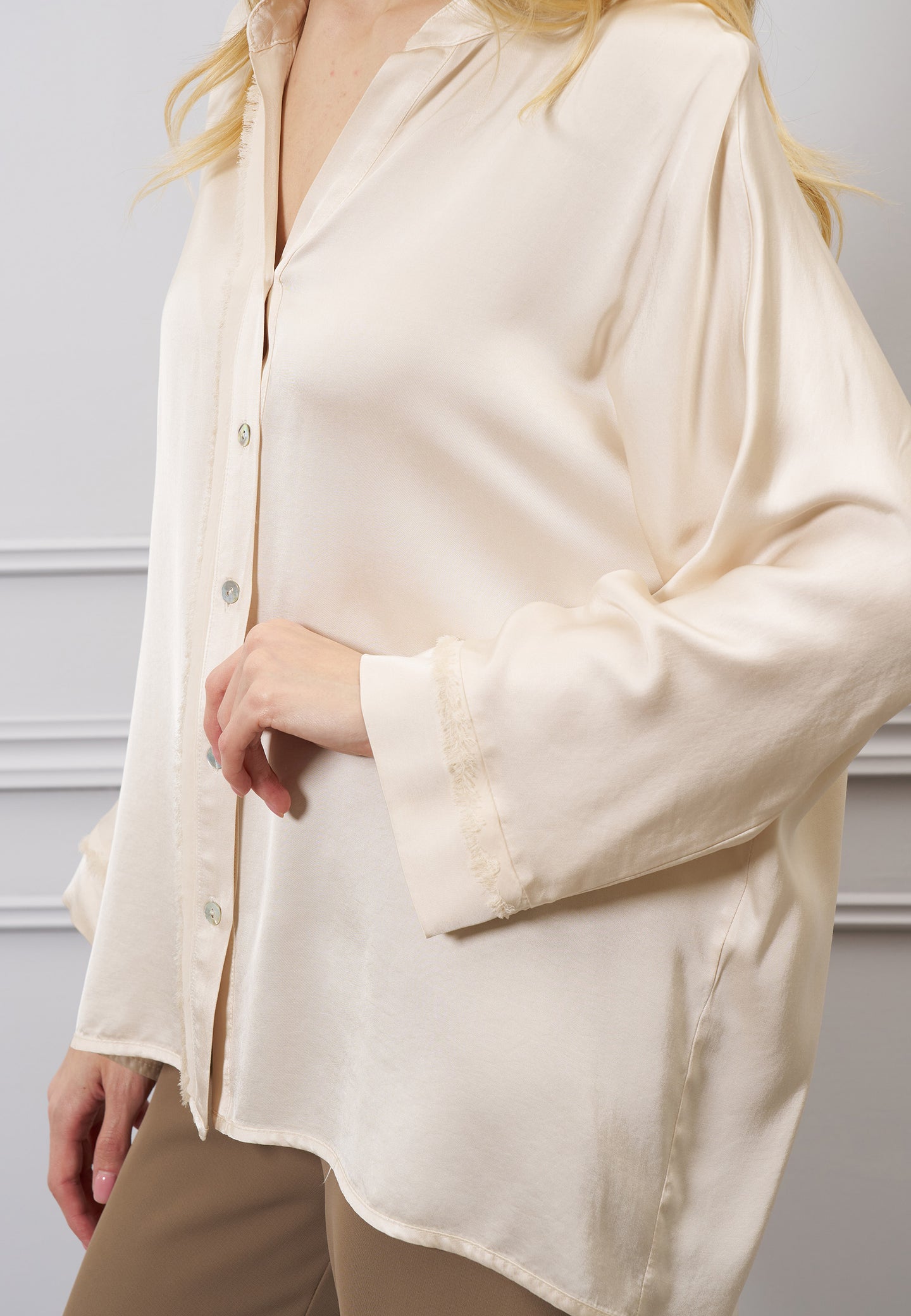 Blusa raso bottoni e frange