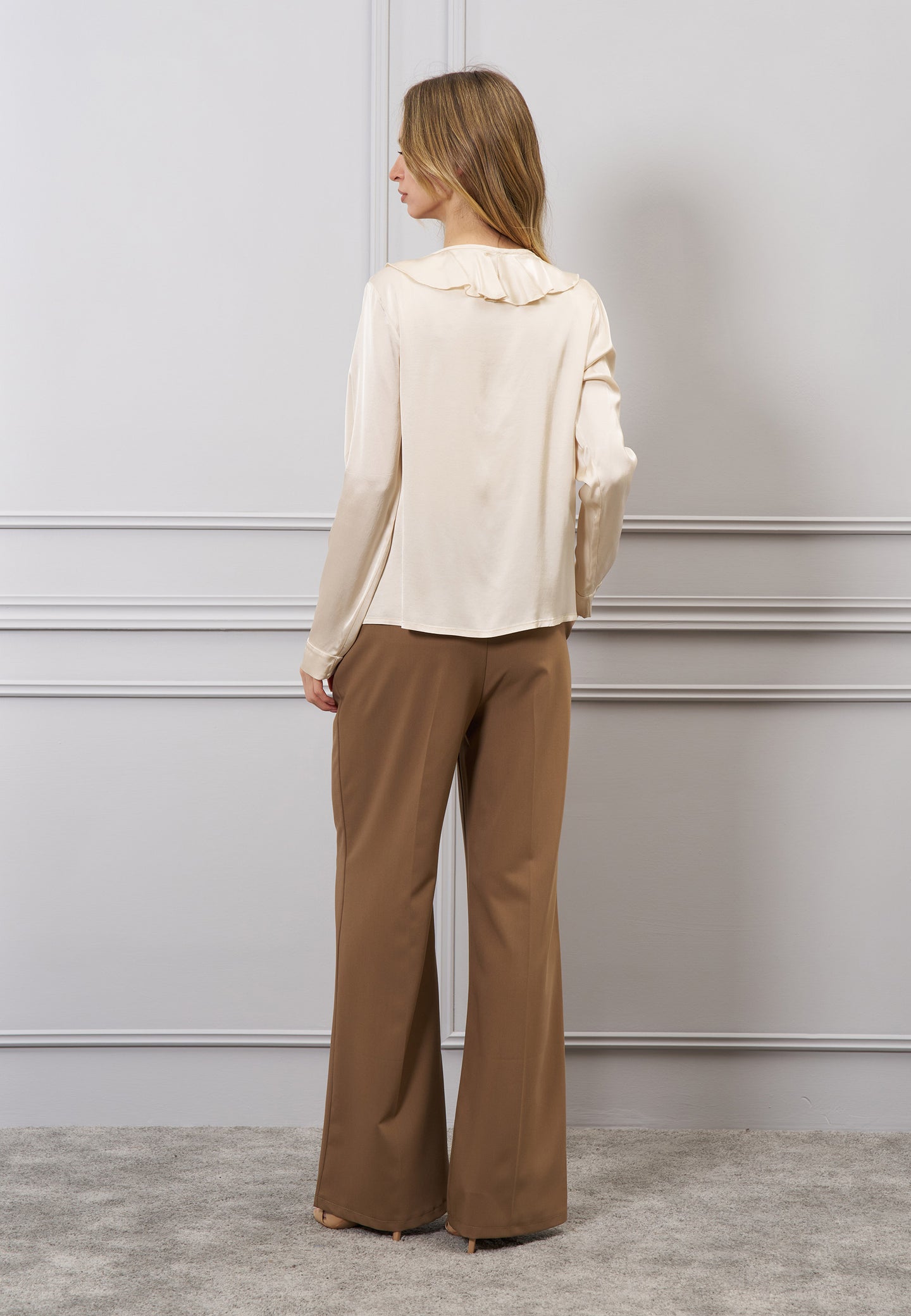 Blusa raso con lacci e rouches