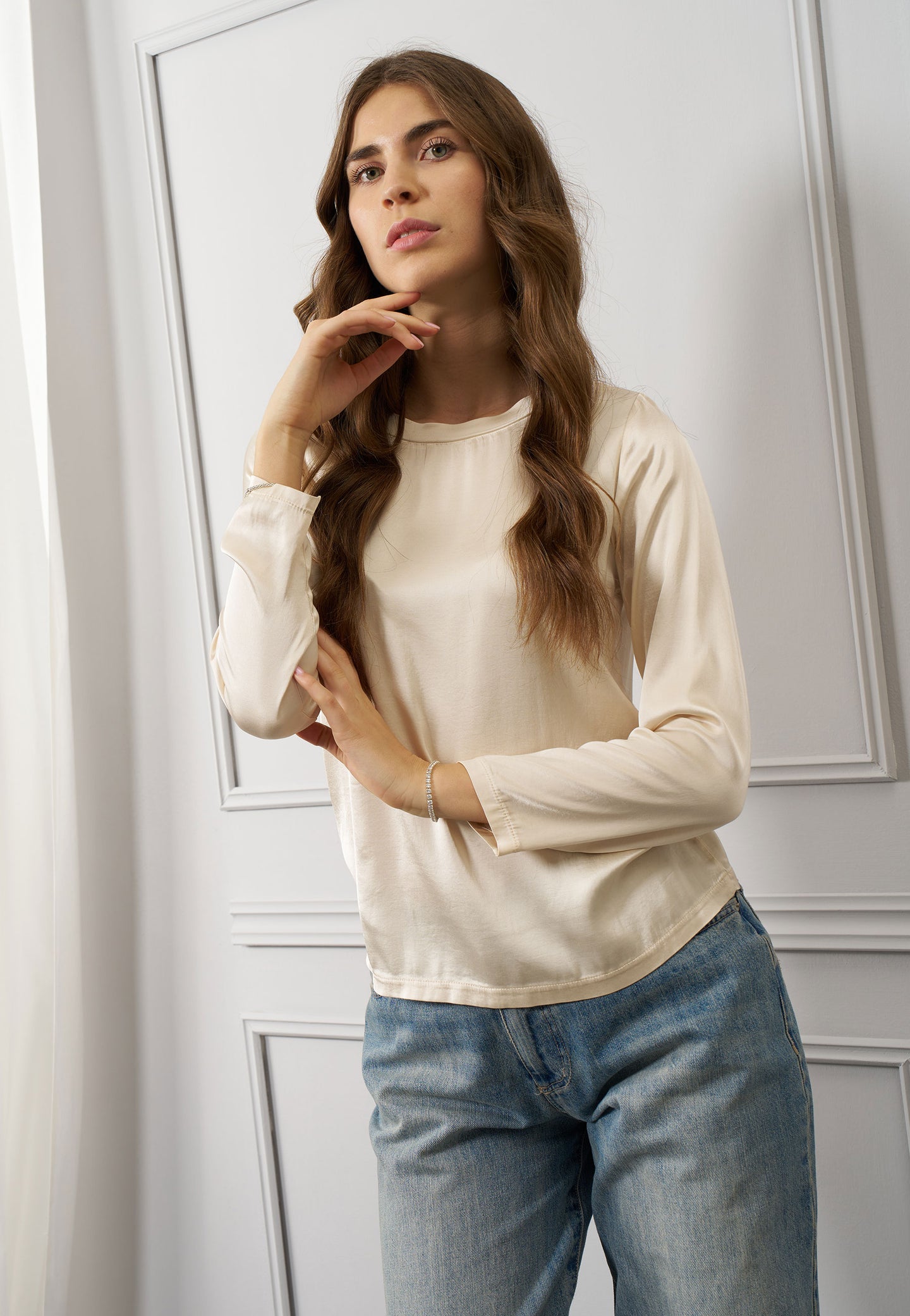 Blusa raso stretch manica lunga