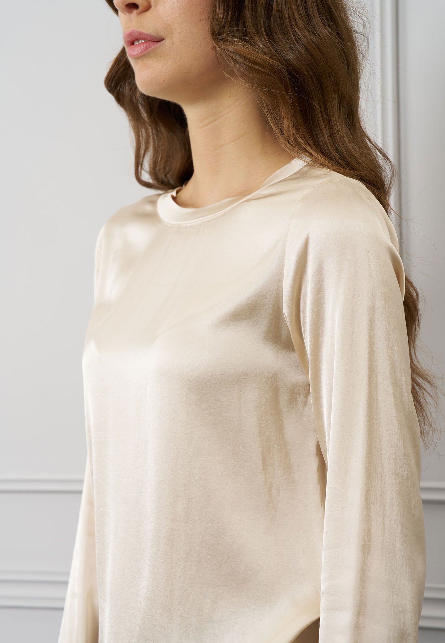 Blusa raso stretch manica lunga