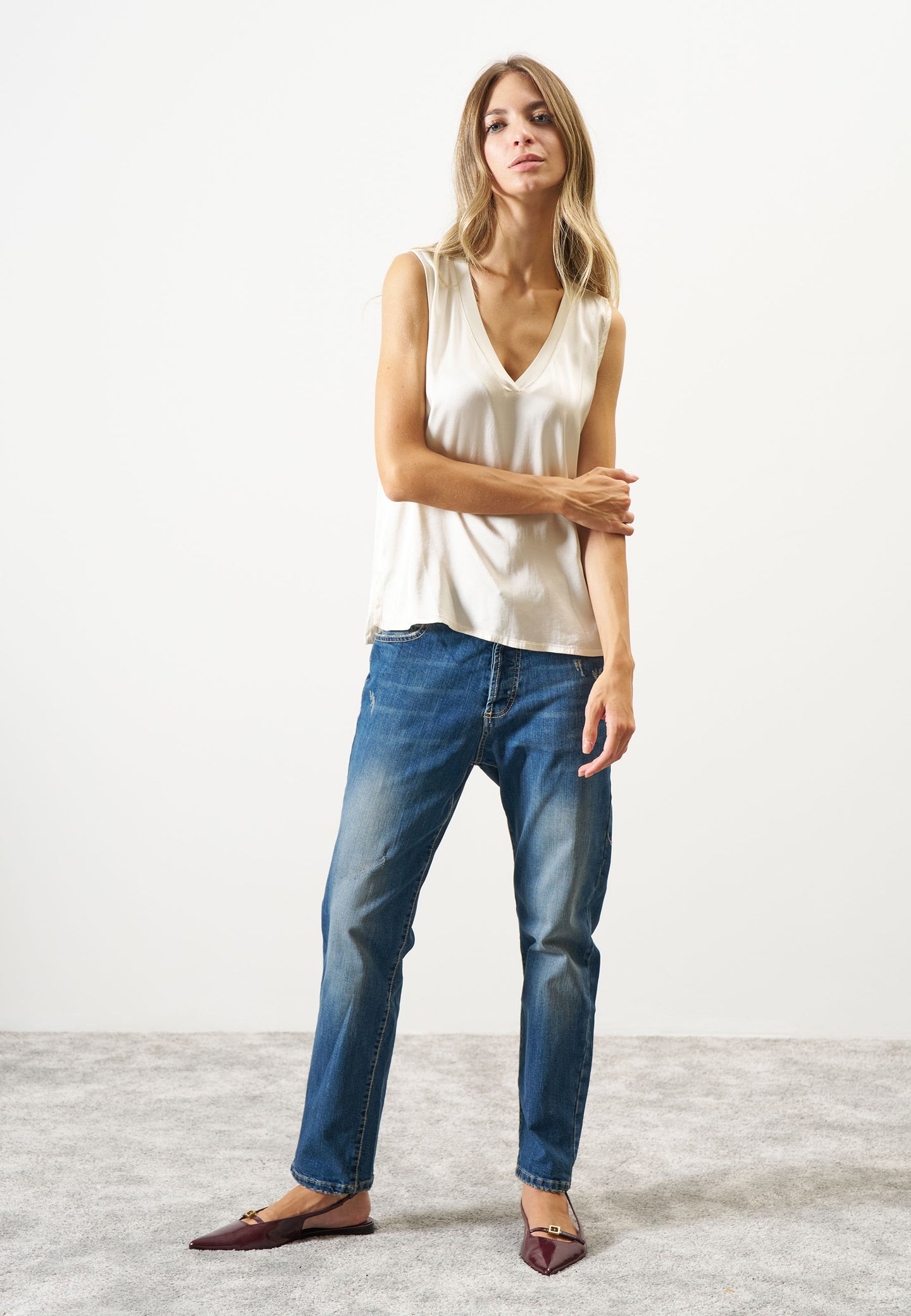 Blusa scollo a v smanicata