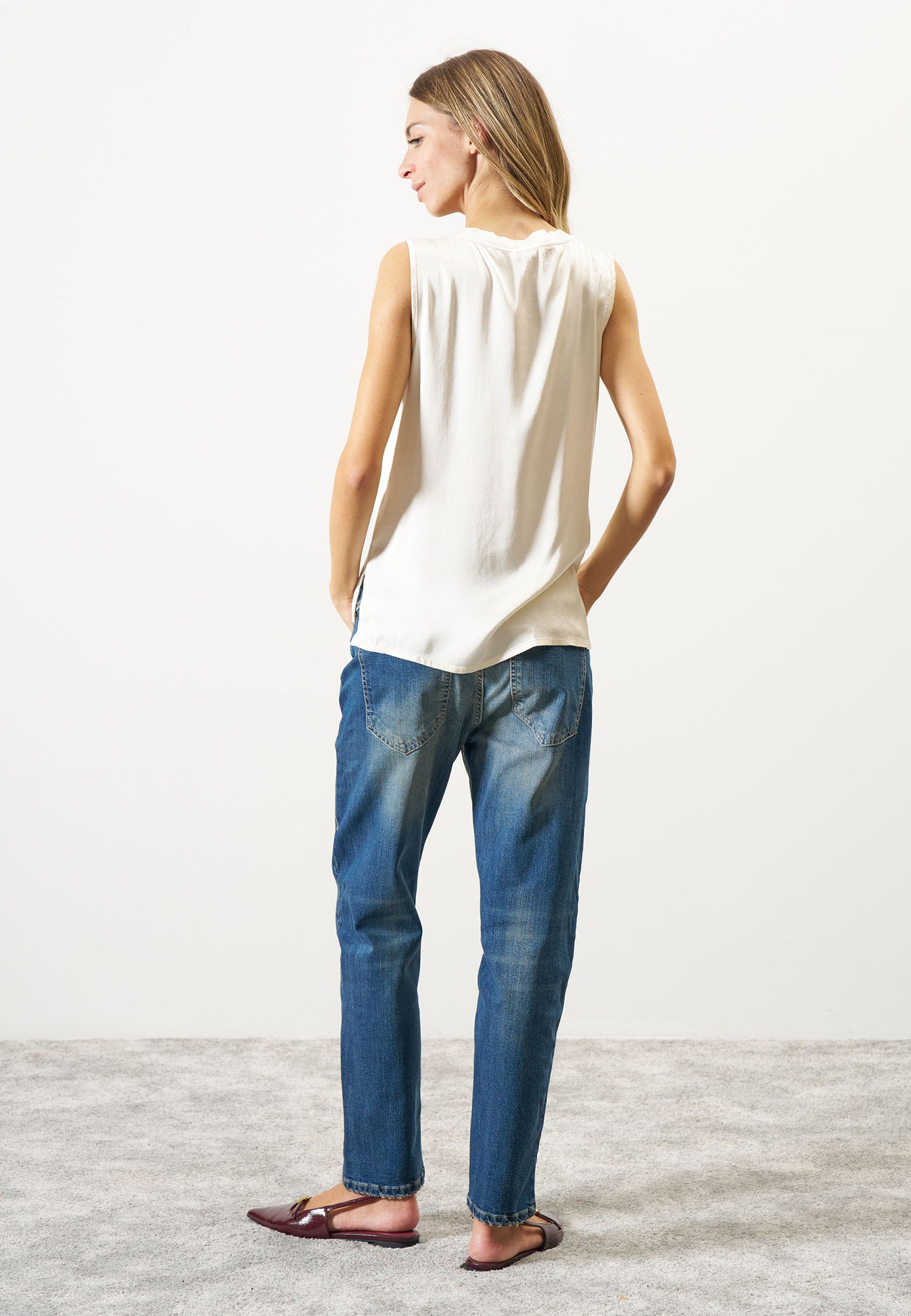 Blusa scollo a v smanicata