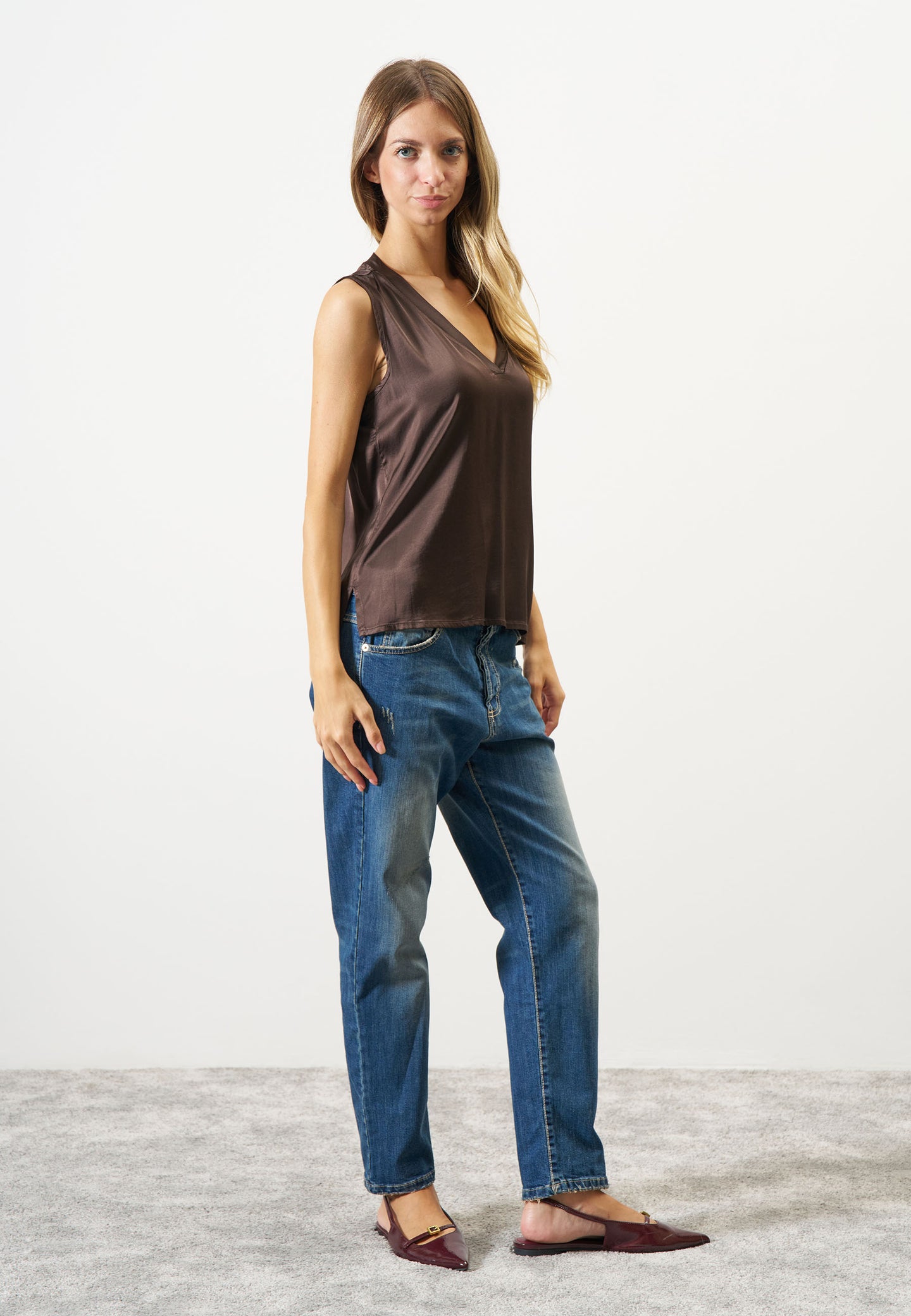 Blusa scollo a v smanicata