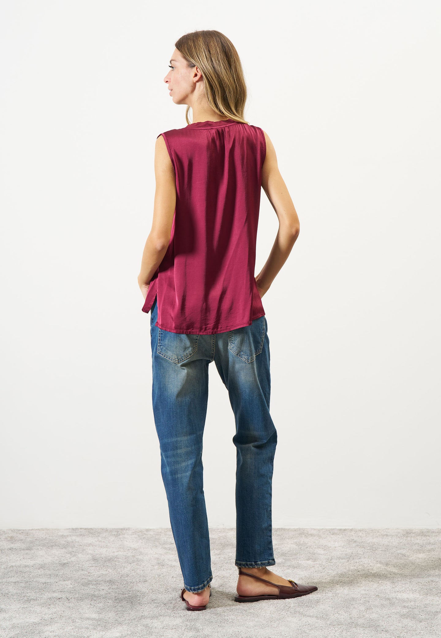 Blusa scollo a v smanicata