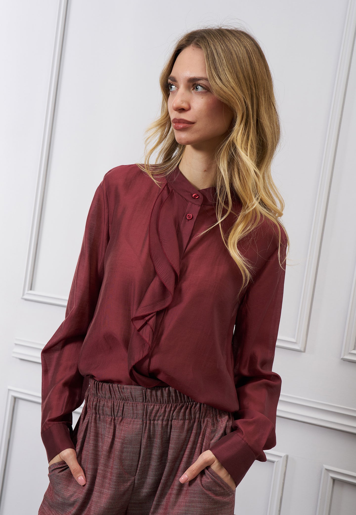 Camicia con gala frontale