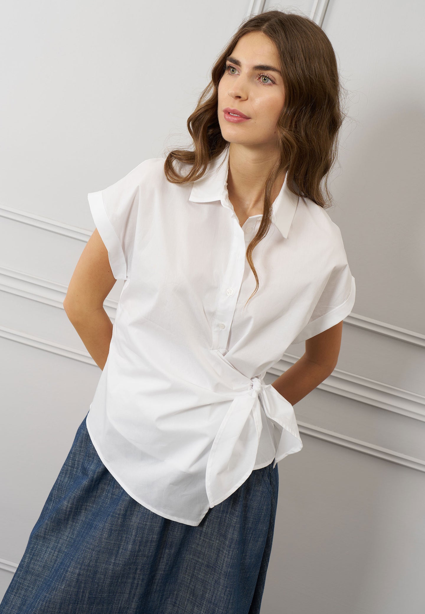 Camicia con nodo laterale