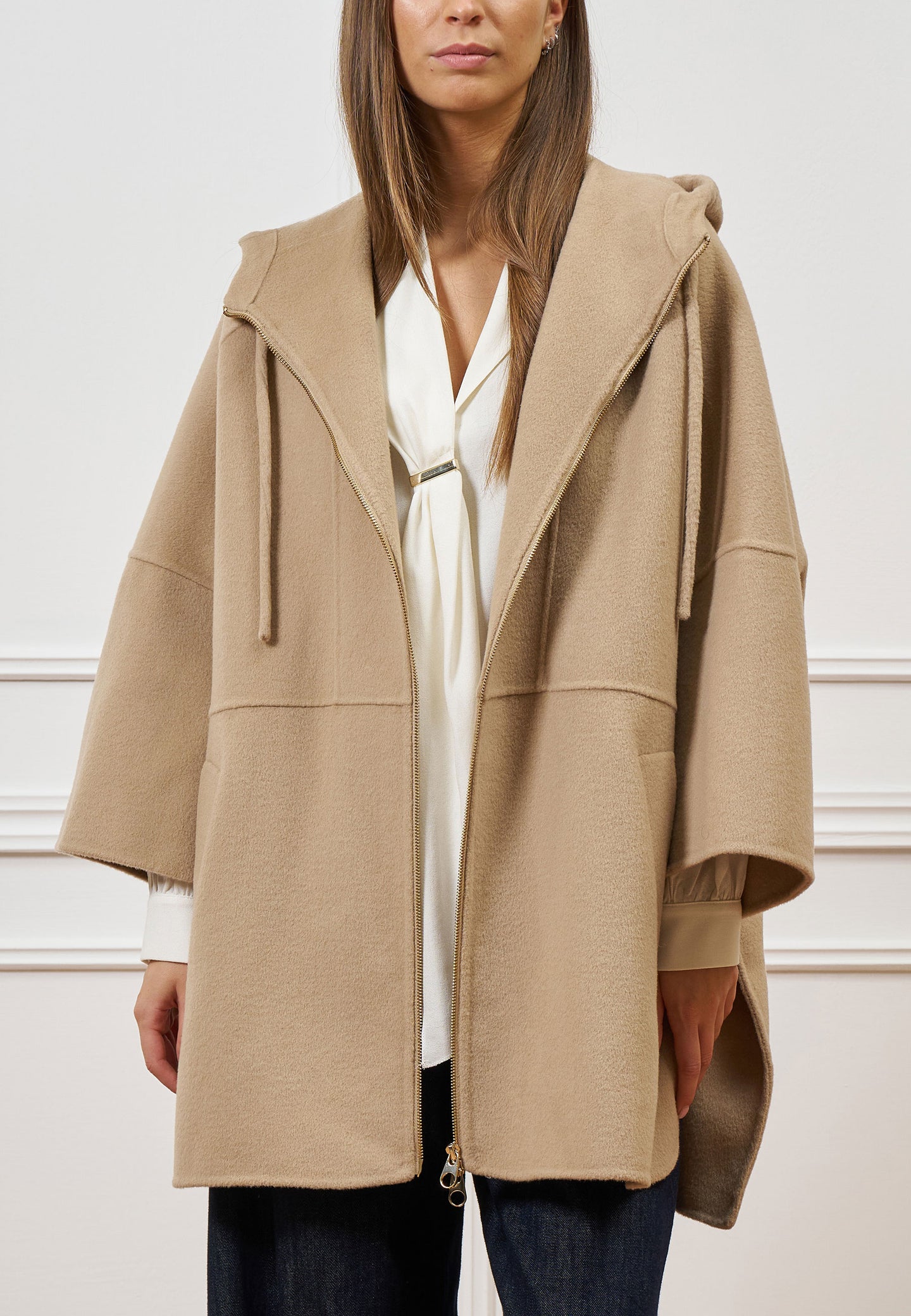 Cappotto con zip e cappuccio