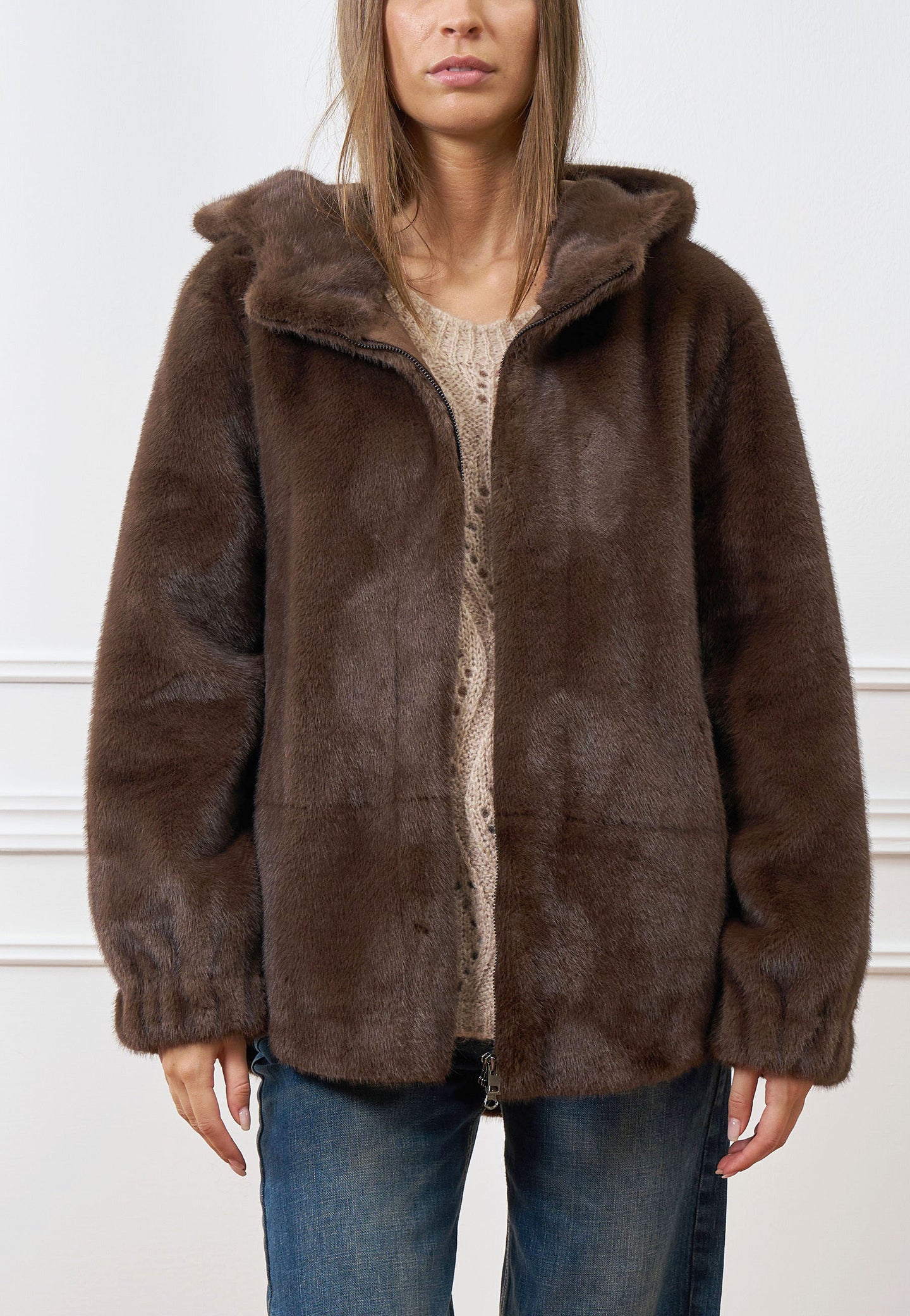 Cappotto corto in ecopelliccia