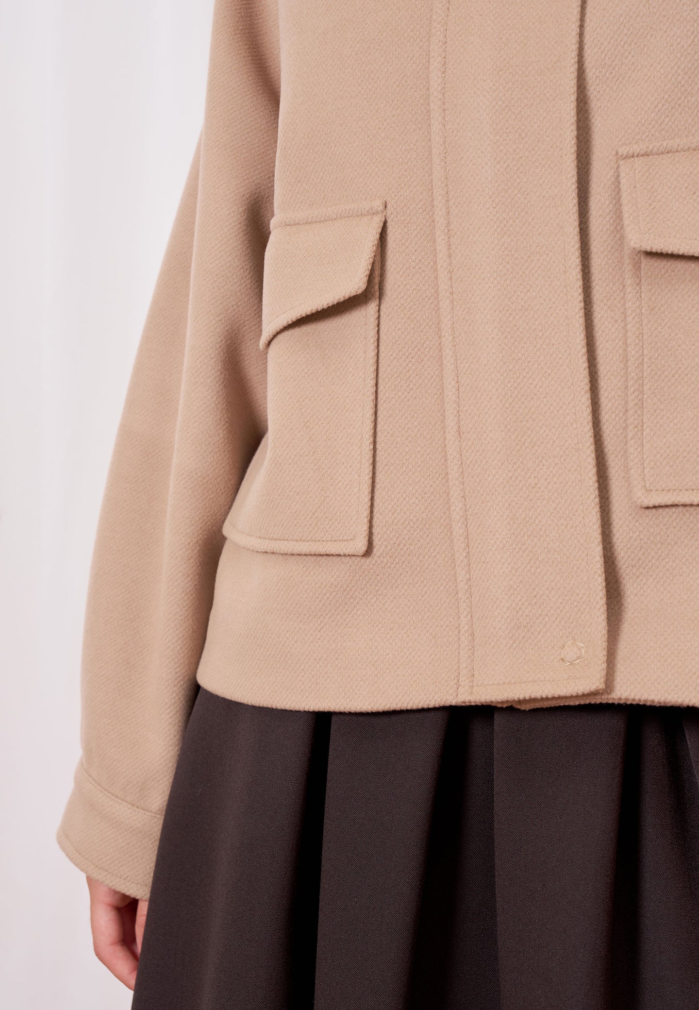 Cappotto corto tasche frontali