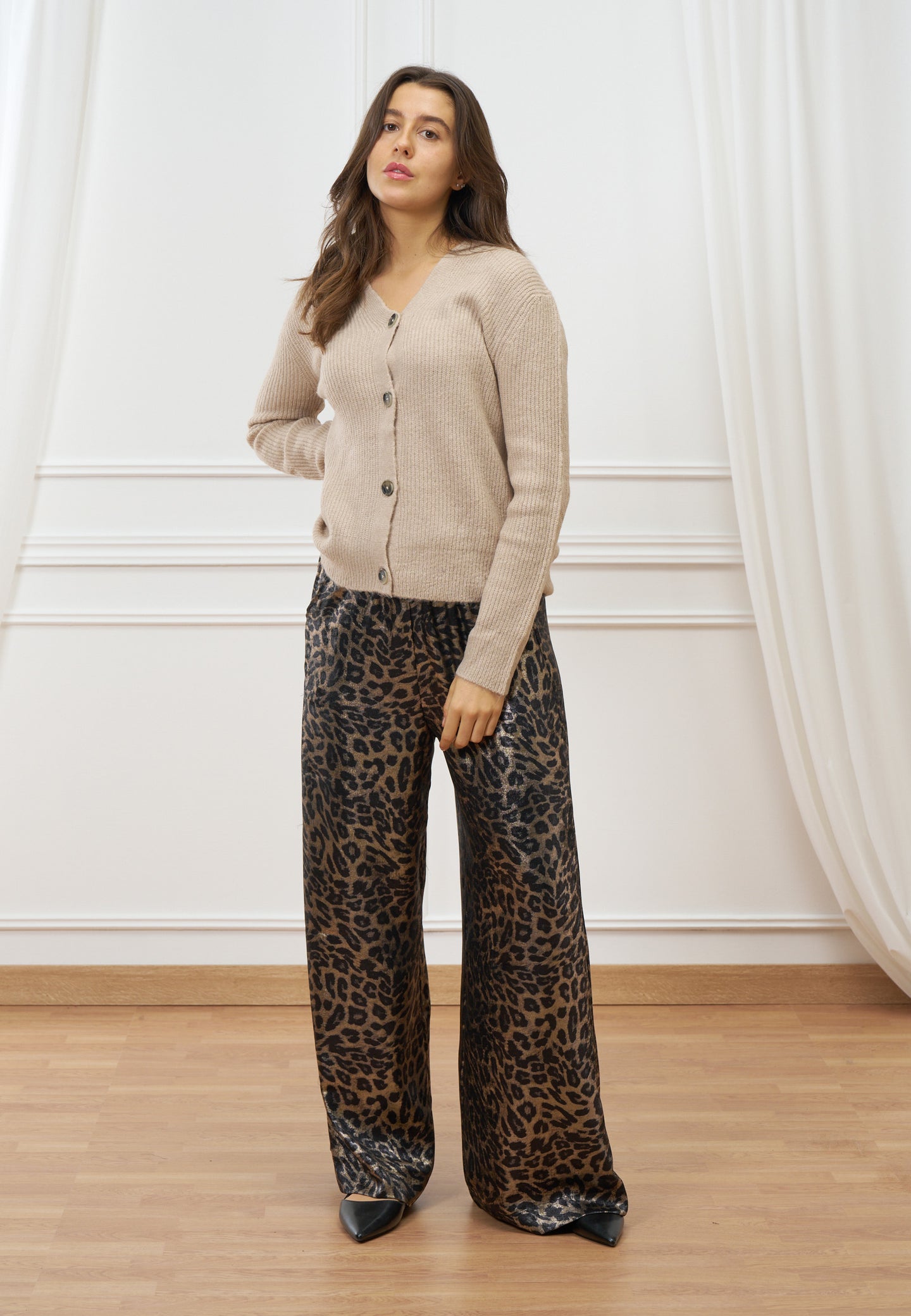 Cardigan a costine con scollo a v