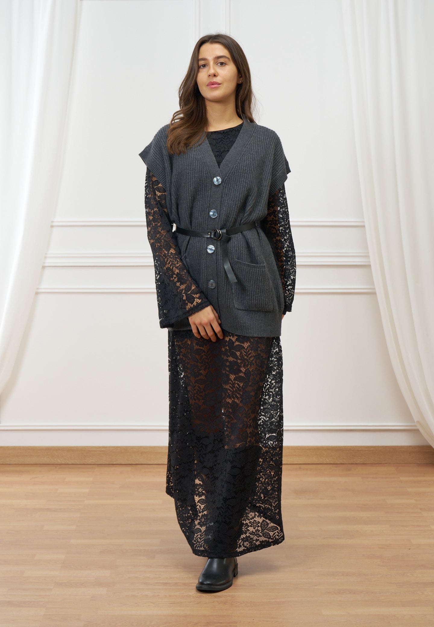 Cardigan over a costine in lana