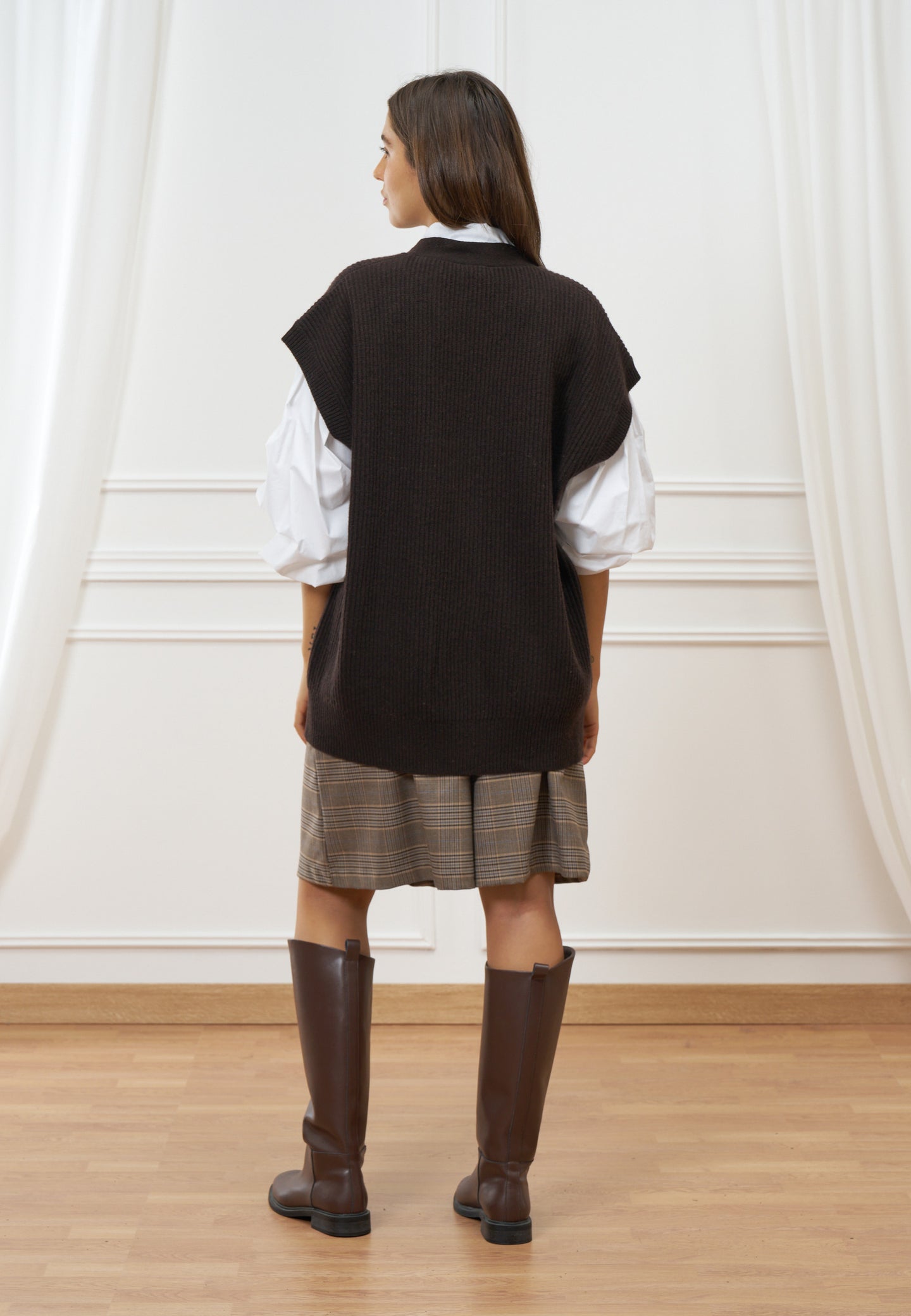 Cardigan over a costine in lana