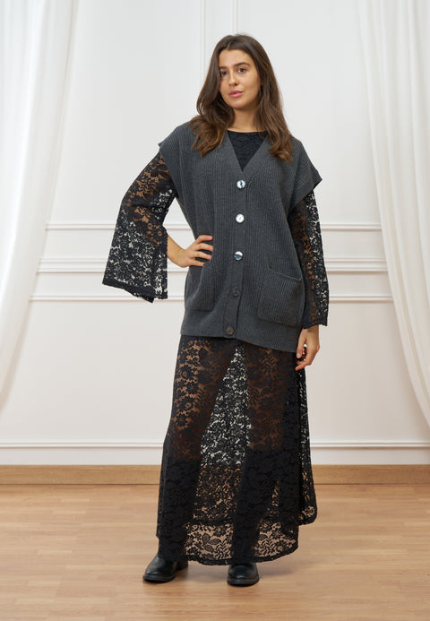 Cardigan over a costine in lana