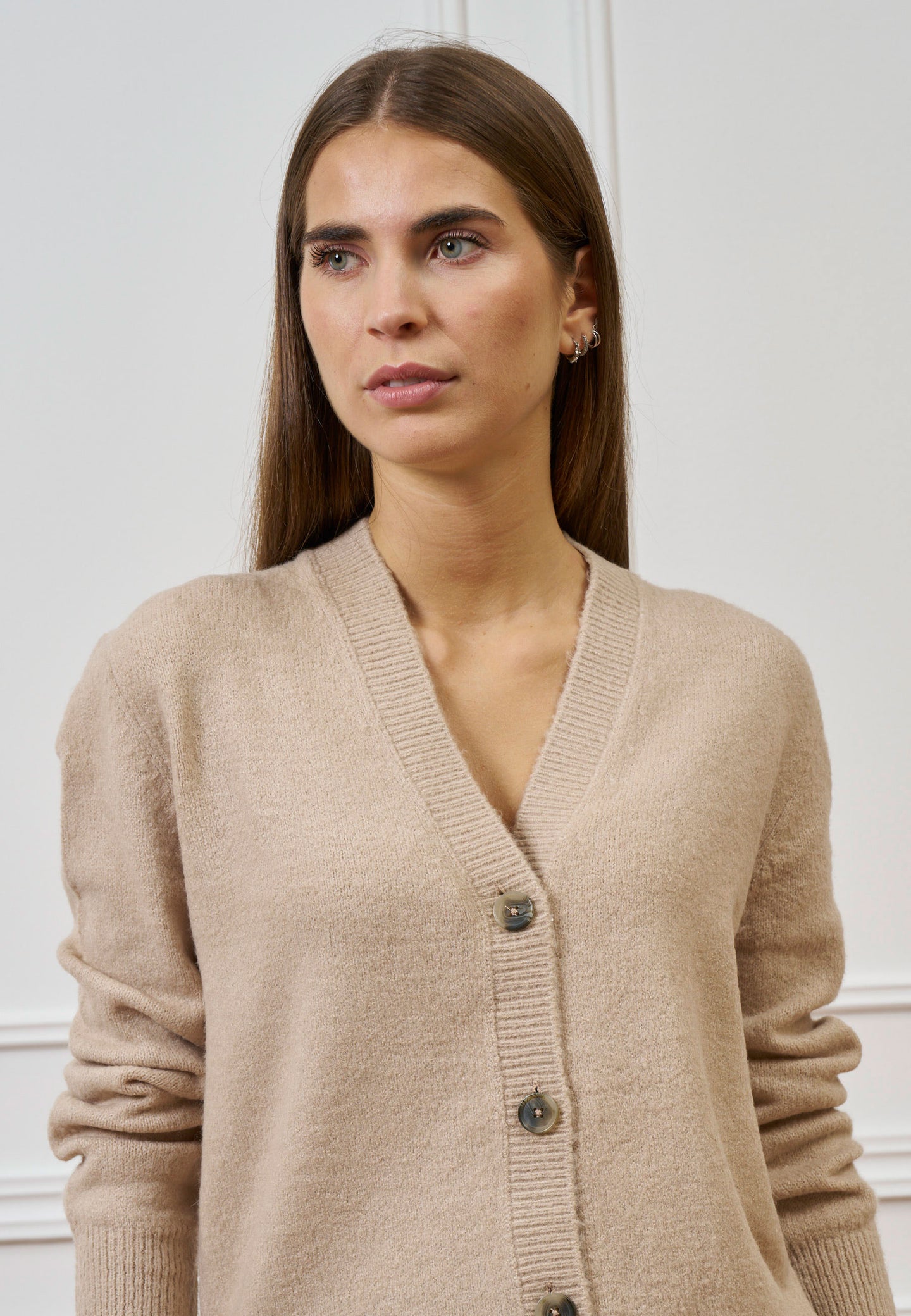 Cardigan scollo a v con bottoni