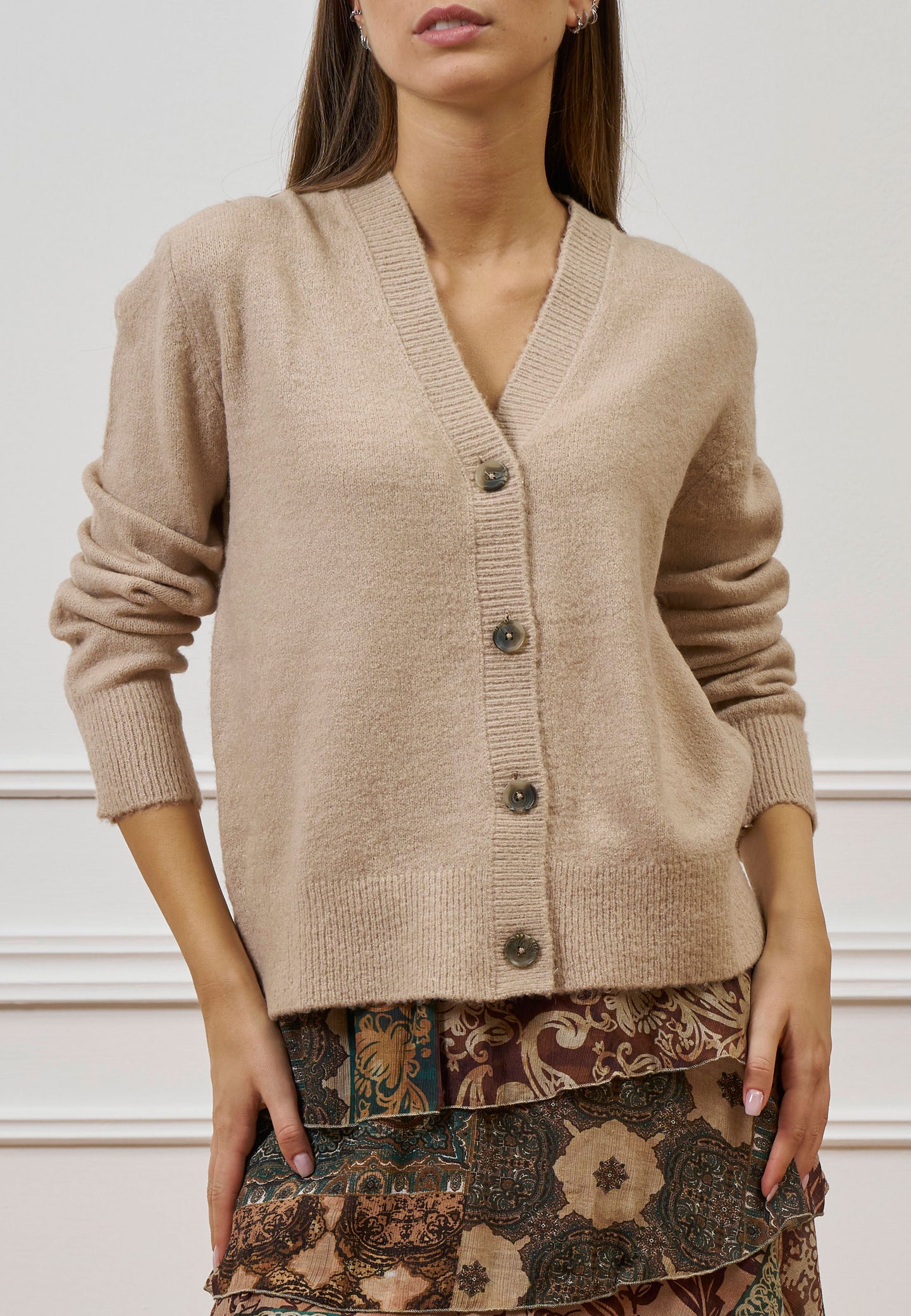 Cardigan scollo a v con bottoni