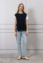Maglia smanicata con lacci