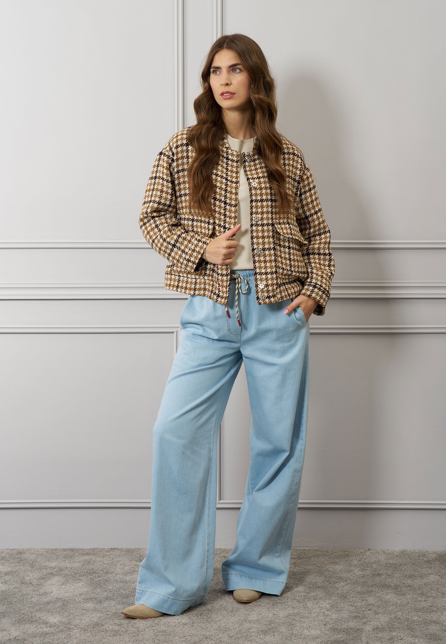 Jeans ampio con coulisse