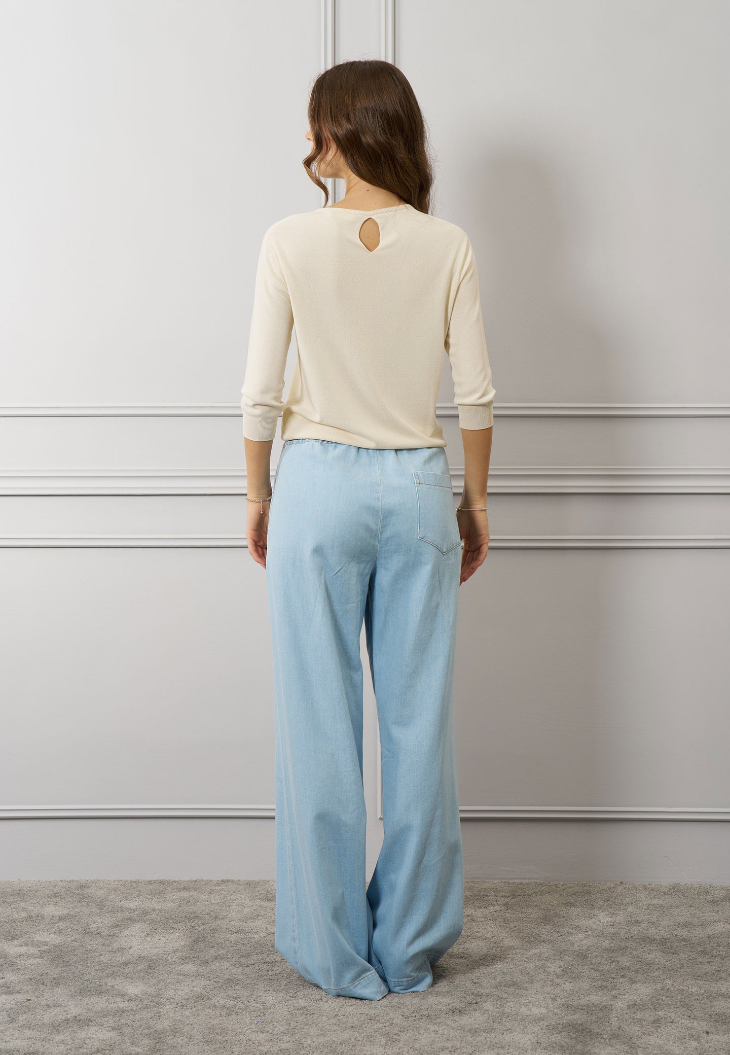 Jeans ampio con coulisse