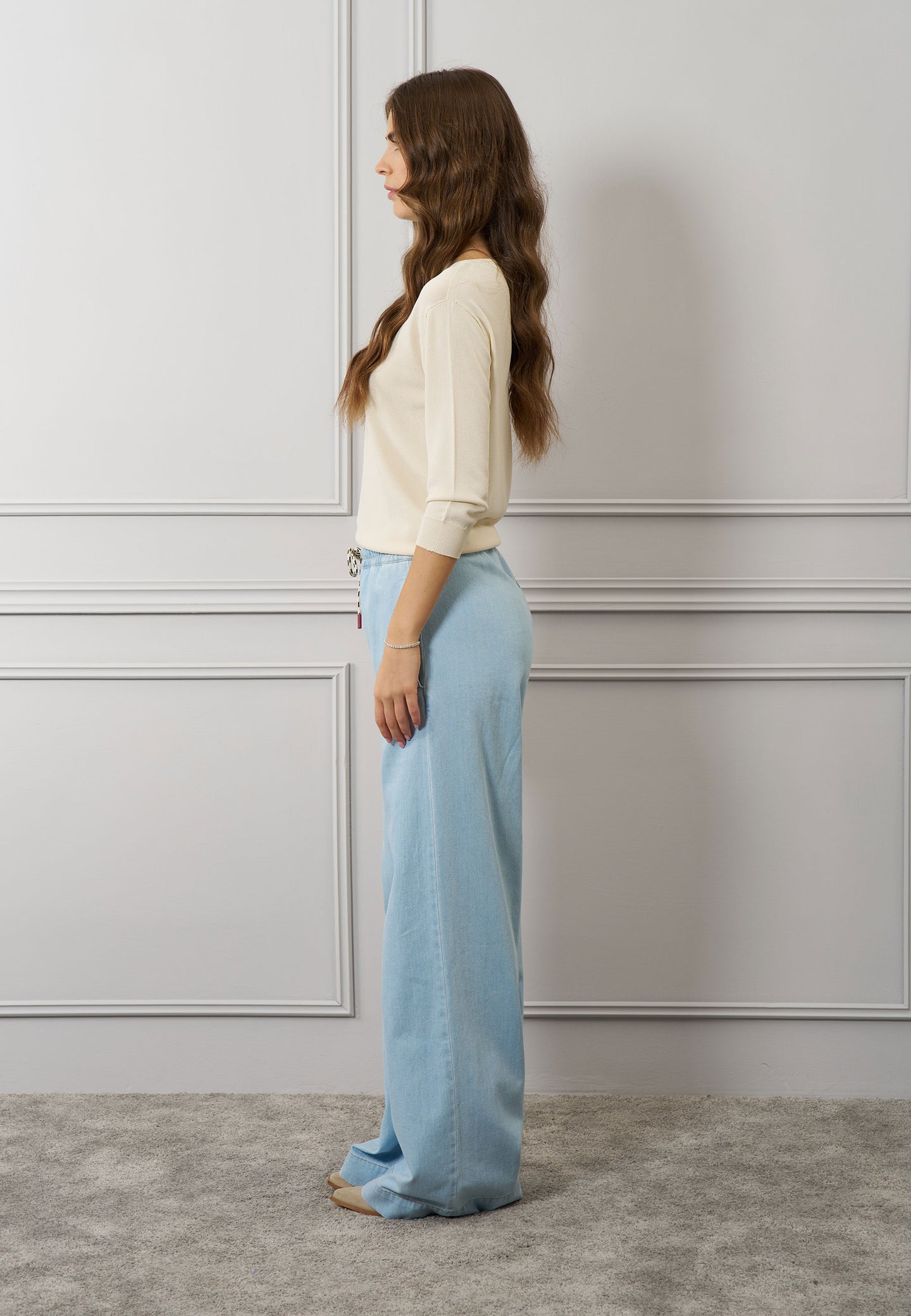 Jeans ampio con coulisse