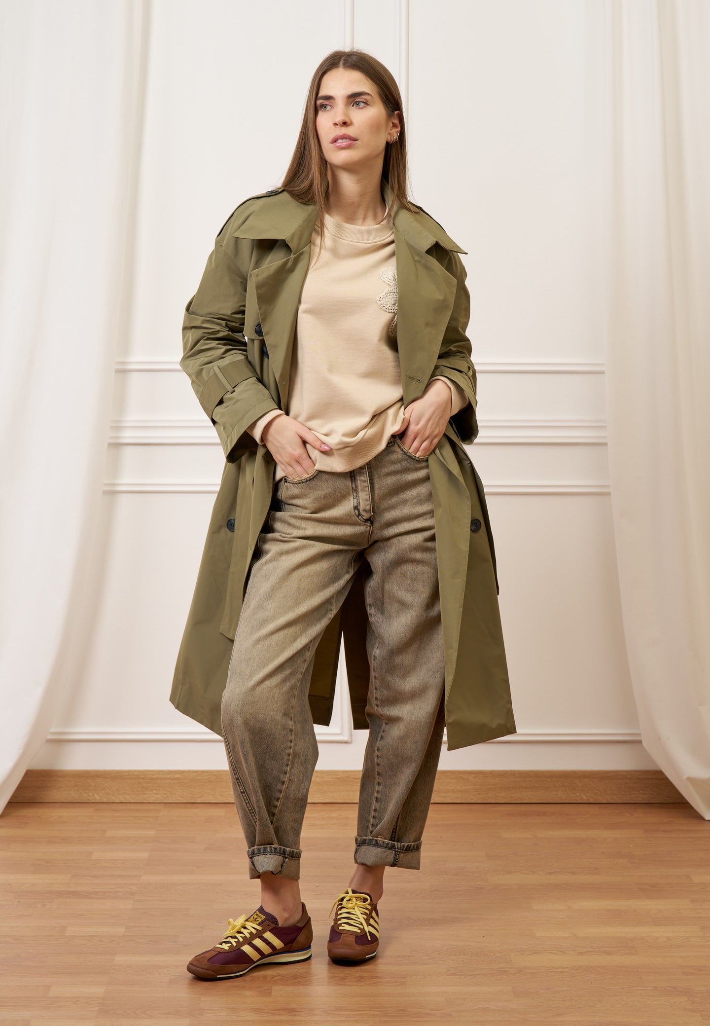 Trench over lungo con cintura