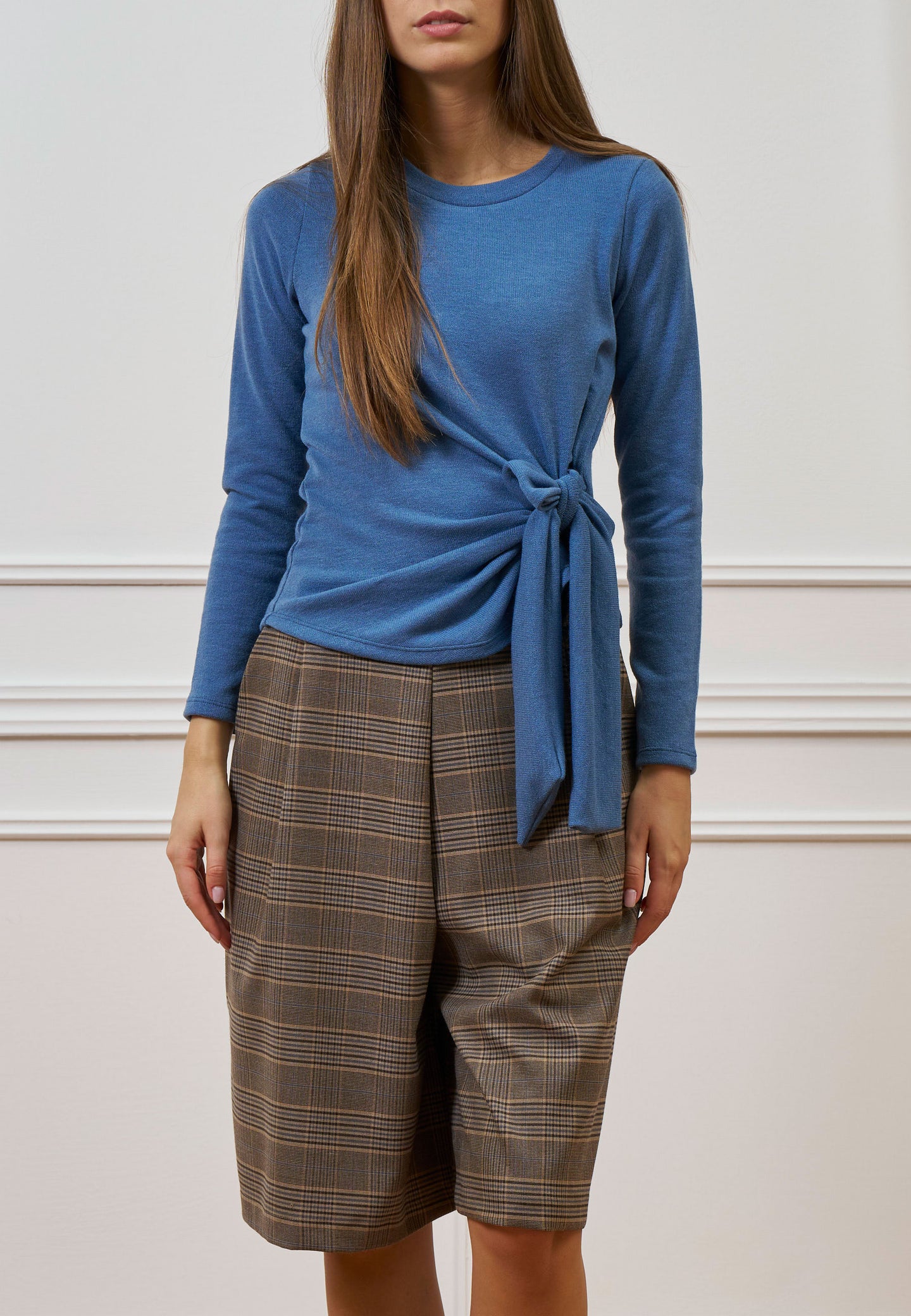 Maglia con nodo in vita