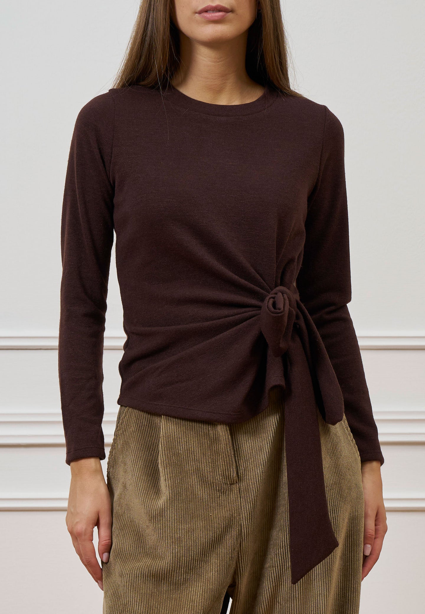 Maglia con nodo in vita