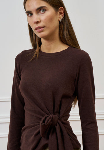 Maglia con nodo in vita