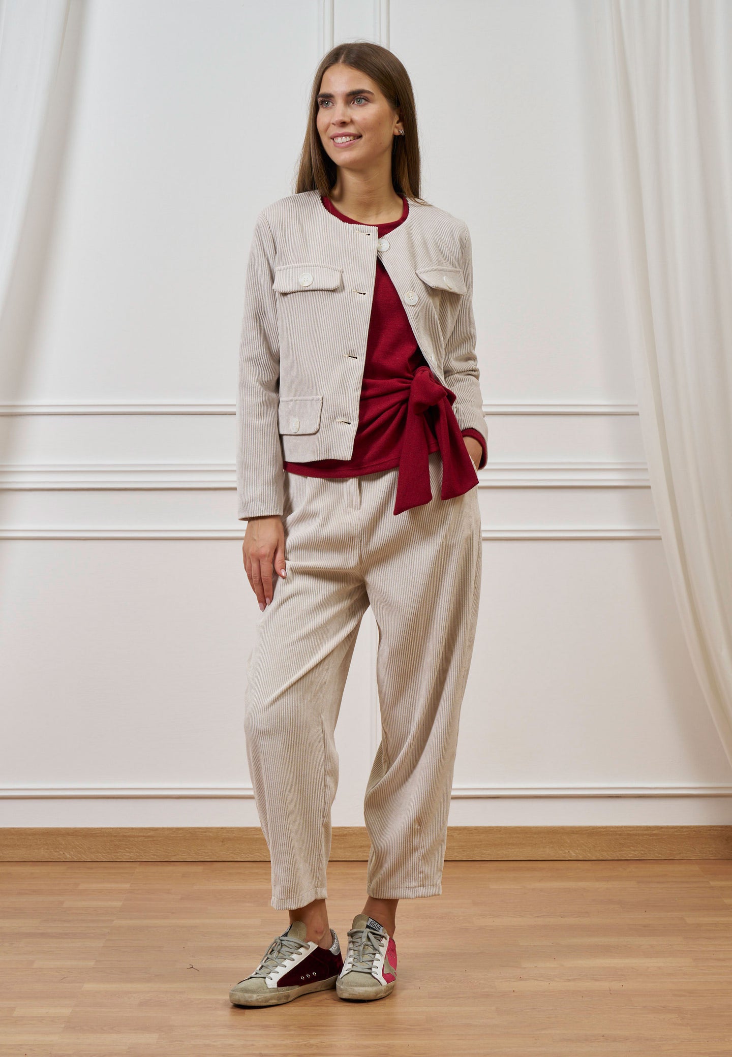 Maglia con nodo in vita