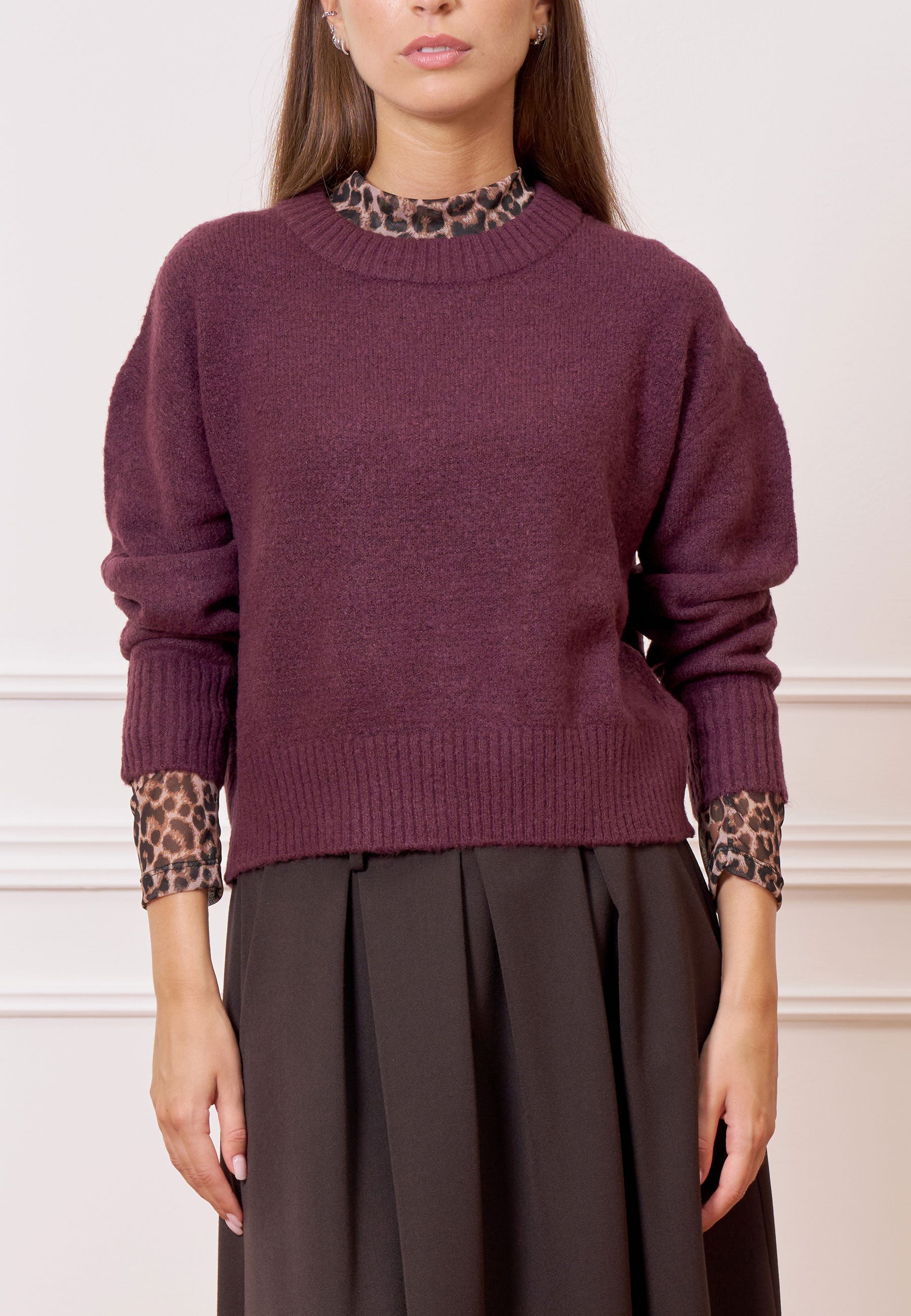 MAGLIONE DONNA A COSTINE CON DECORO A CROCE - COLLO V PROFONDO, MANICHE LUNGHE - TAGLIA M - NUOVO CON ETICHETTE