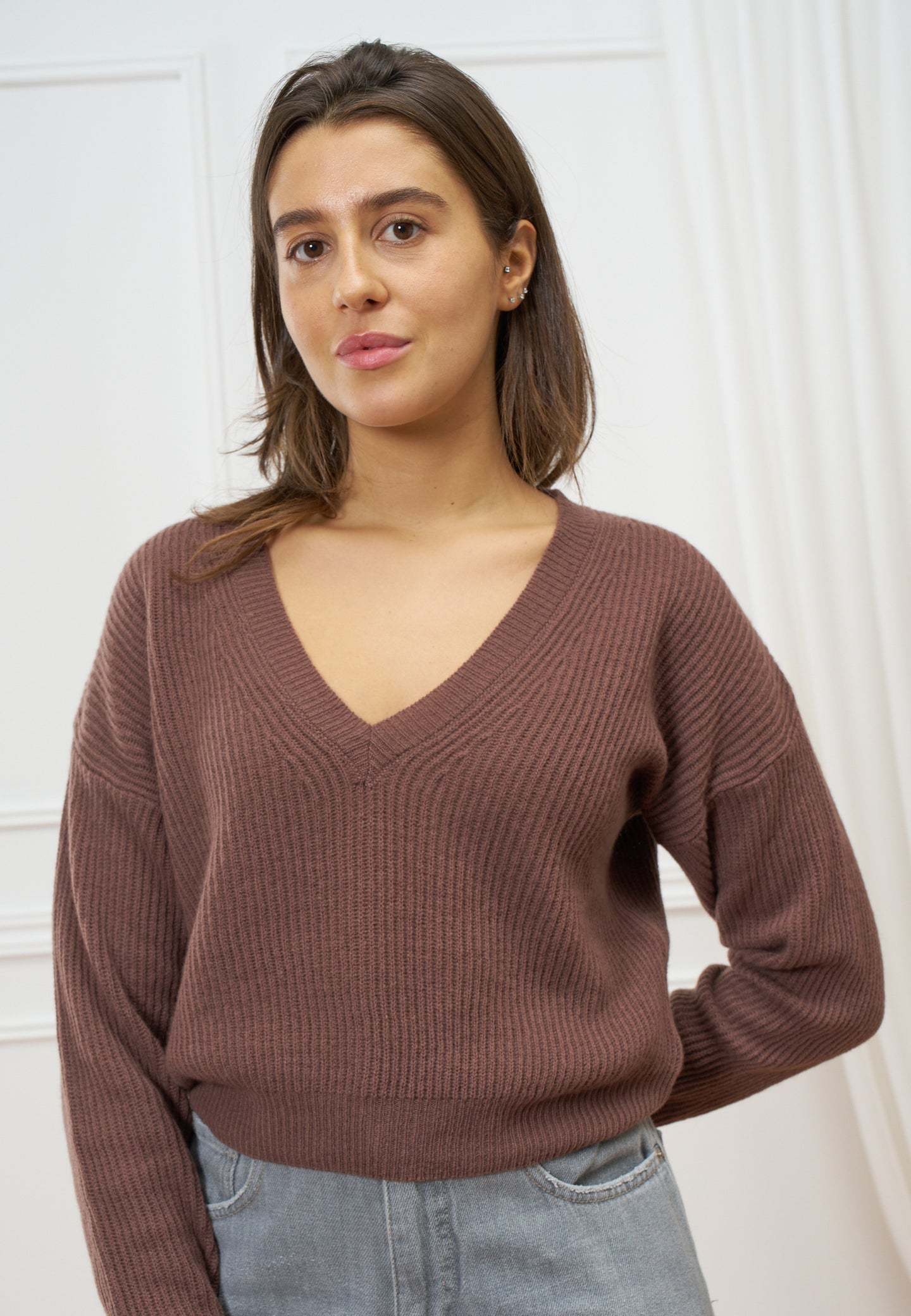 Maglia crop con scollo a v in lana