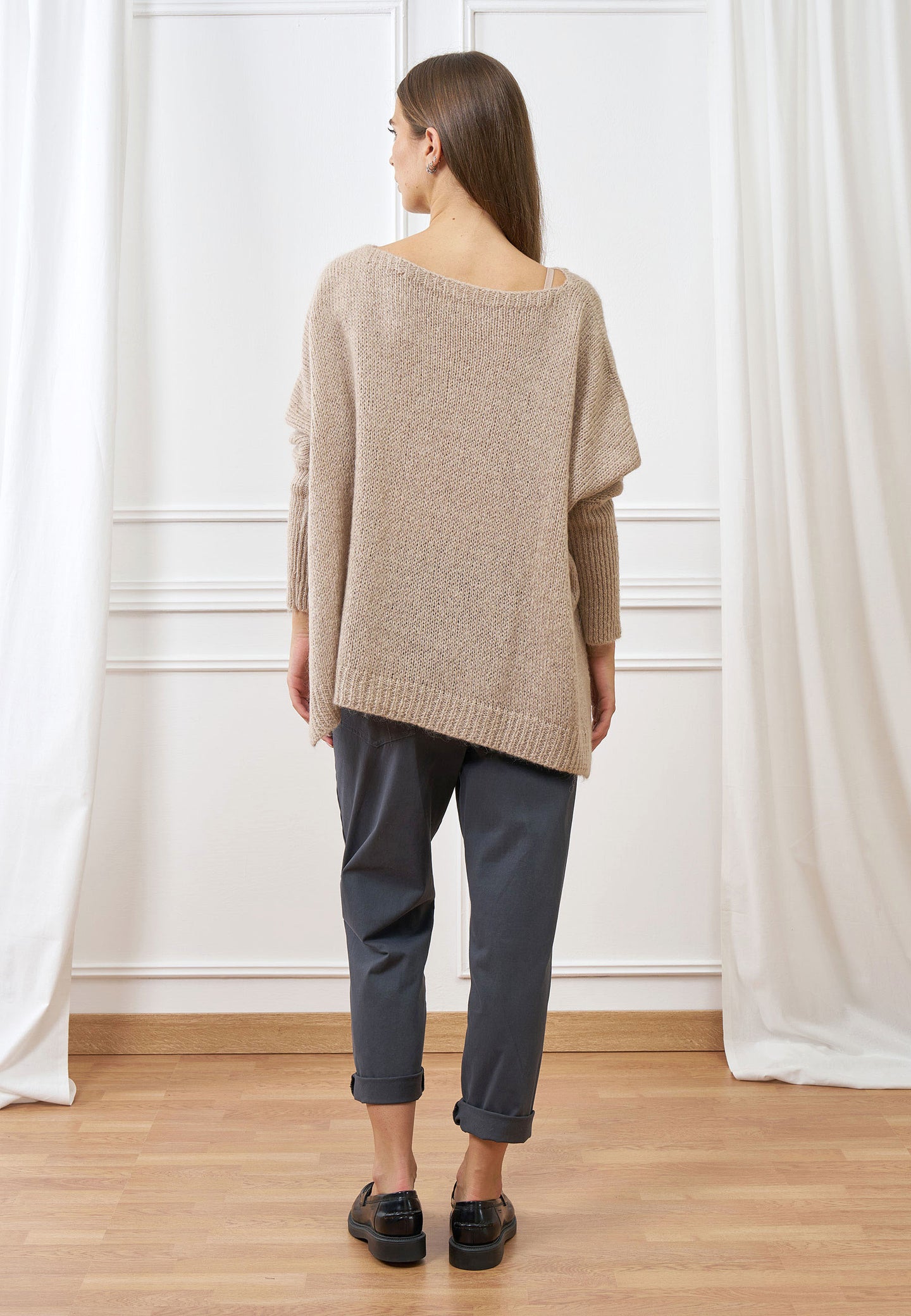 Maglione over spalla scesa