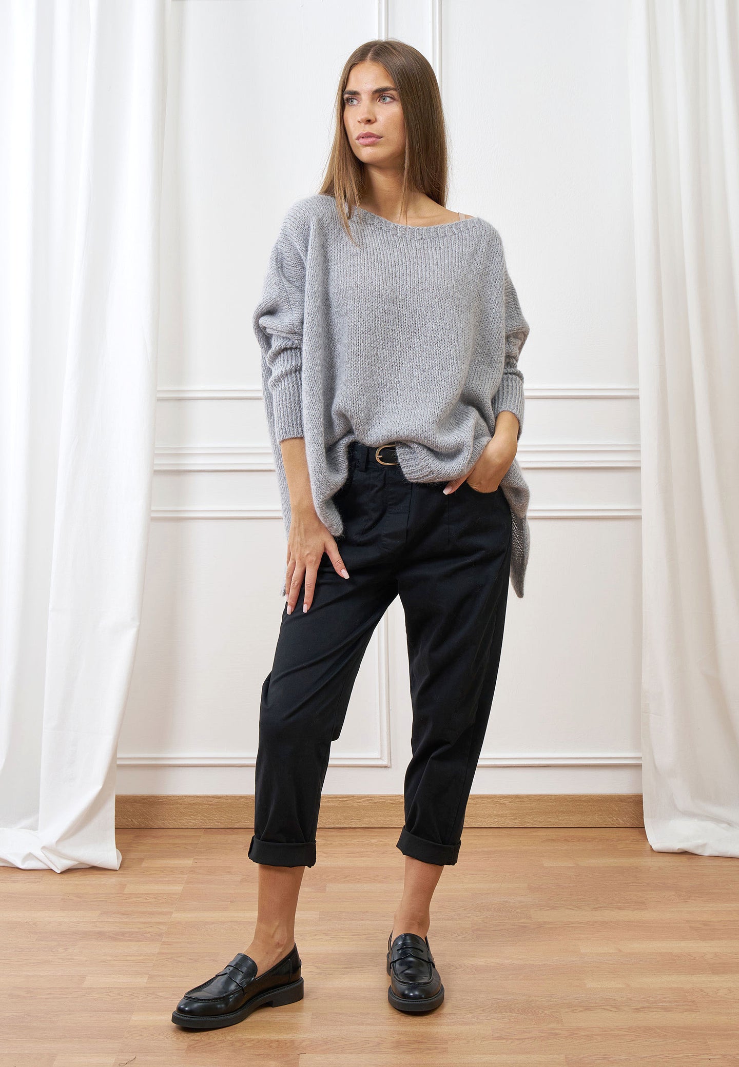 Maglione over spalla scesa