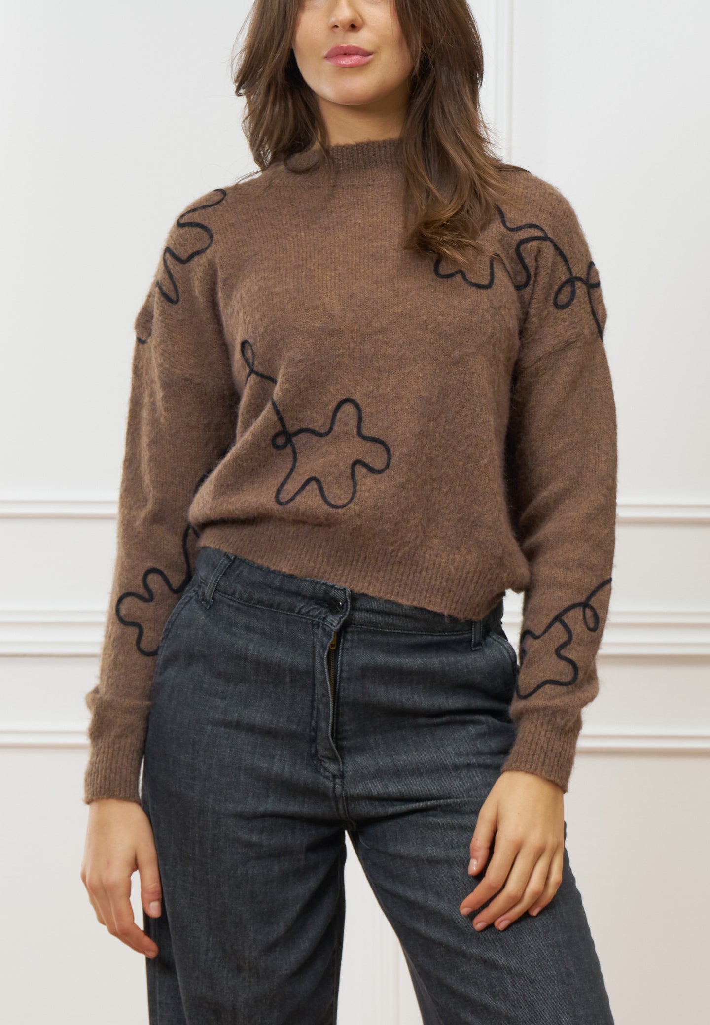 Maglione ricami a contrasto