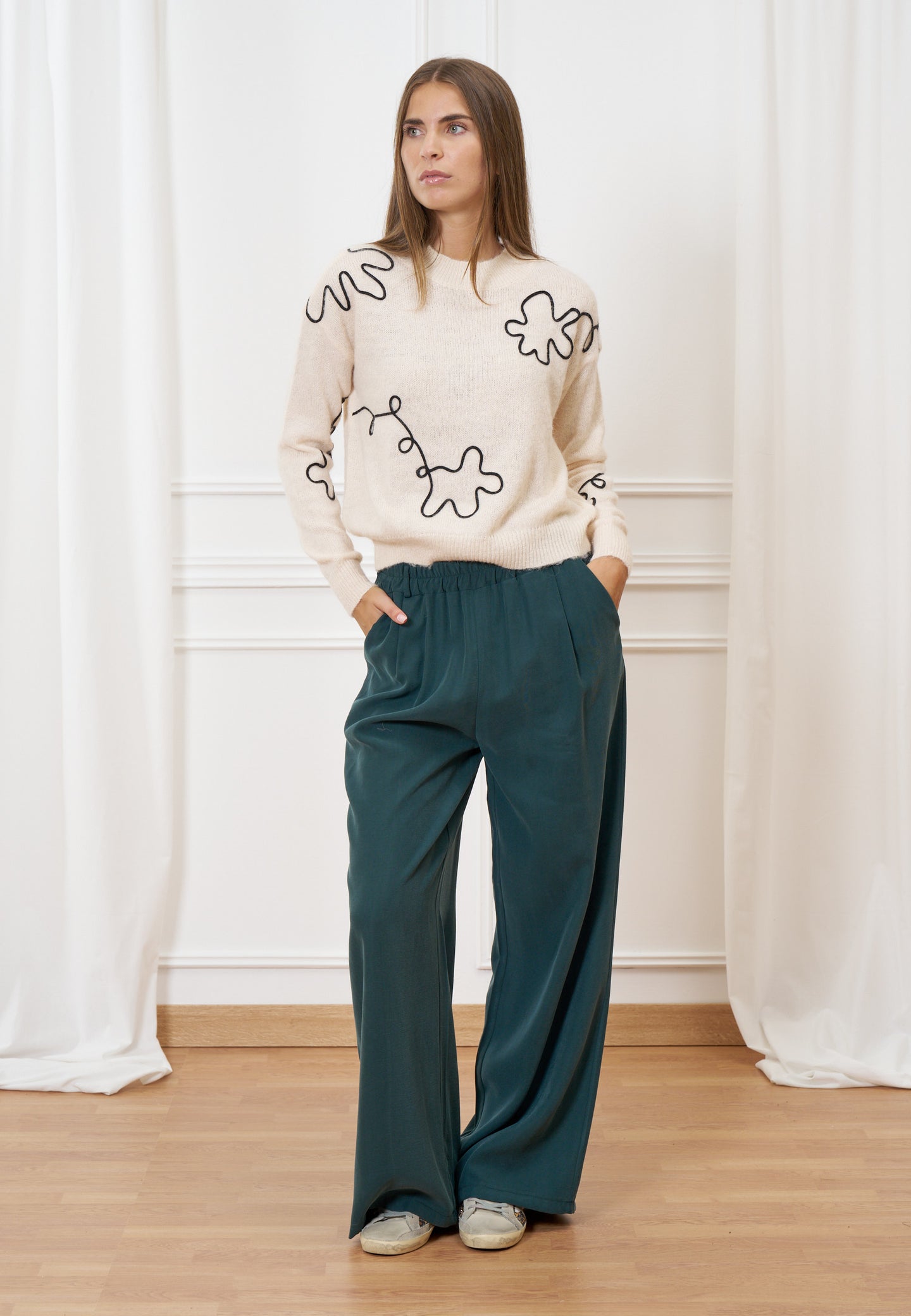 Maglione ricami a contrasto