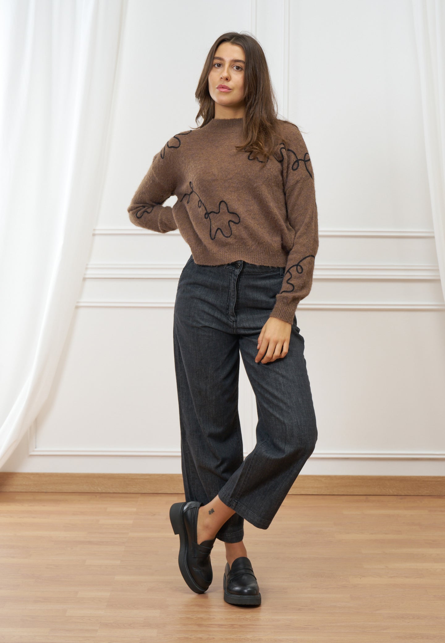 Maglione ricami a contrasto