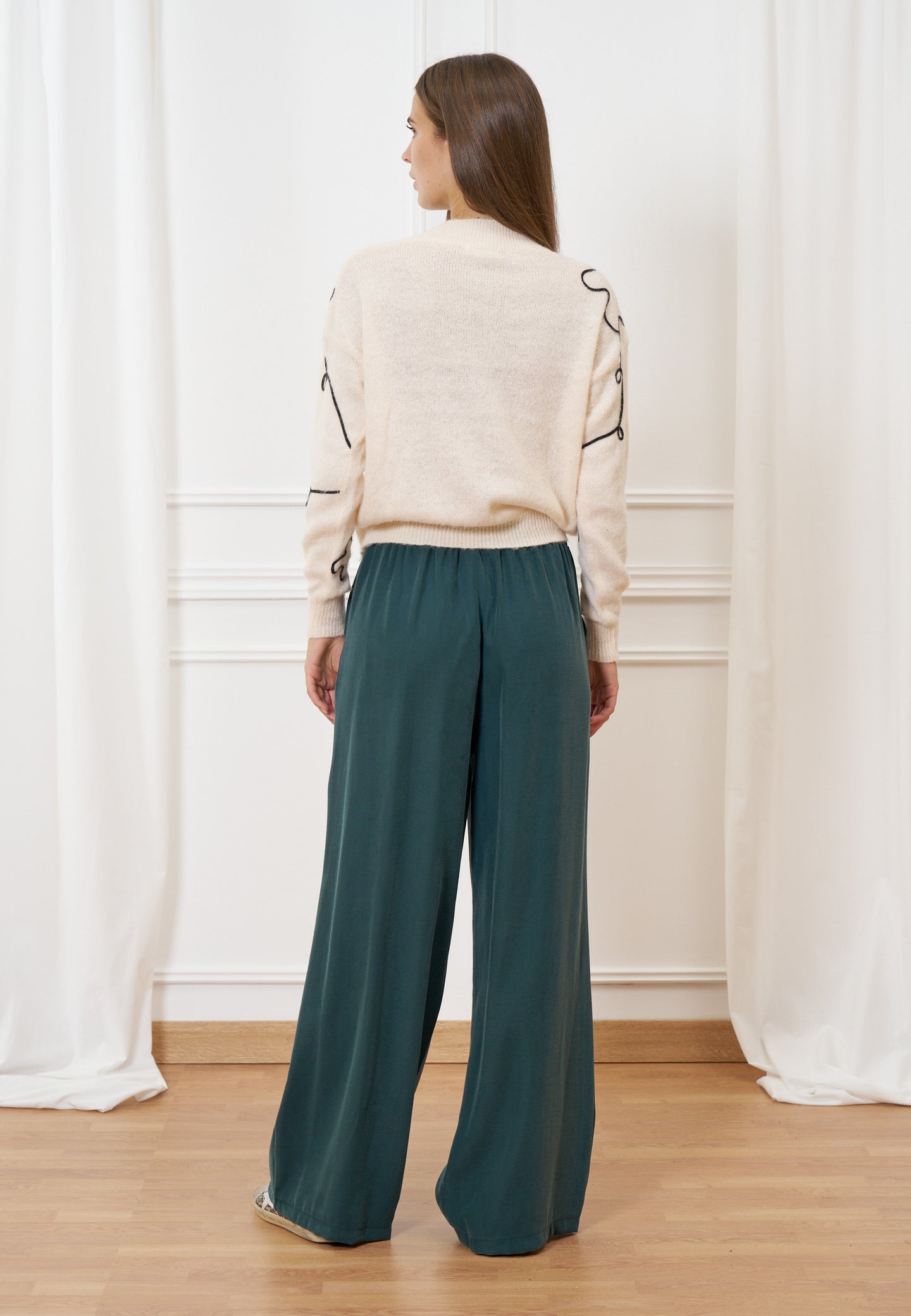 Maglione ricami a contrasto