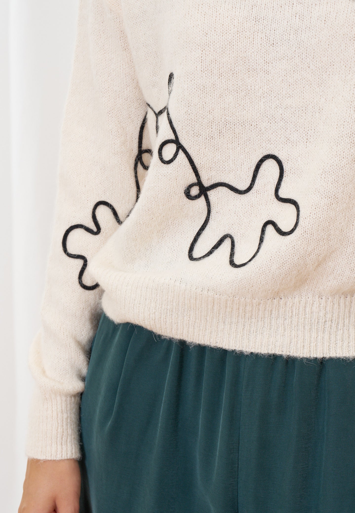 Maglione ricami a contrasto