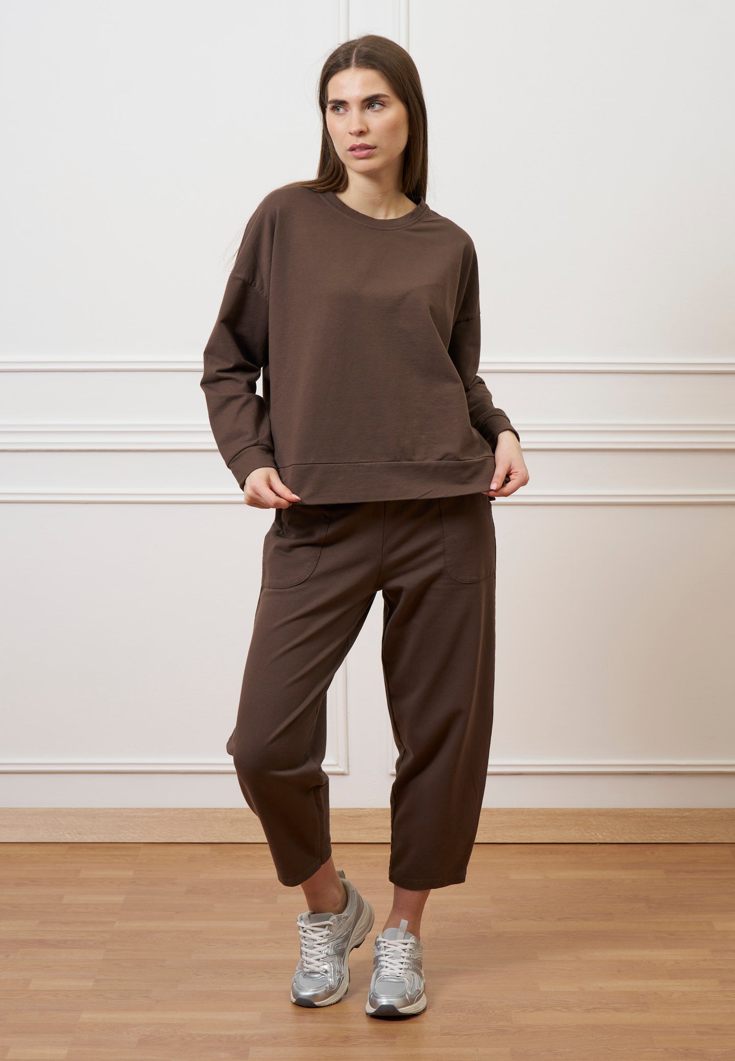 Pantalone mom fit in felpa - MARRONE
