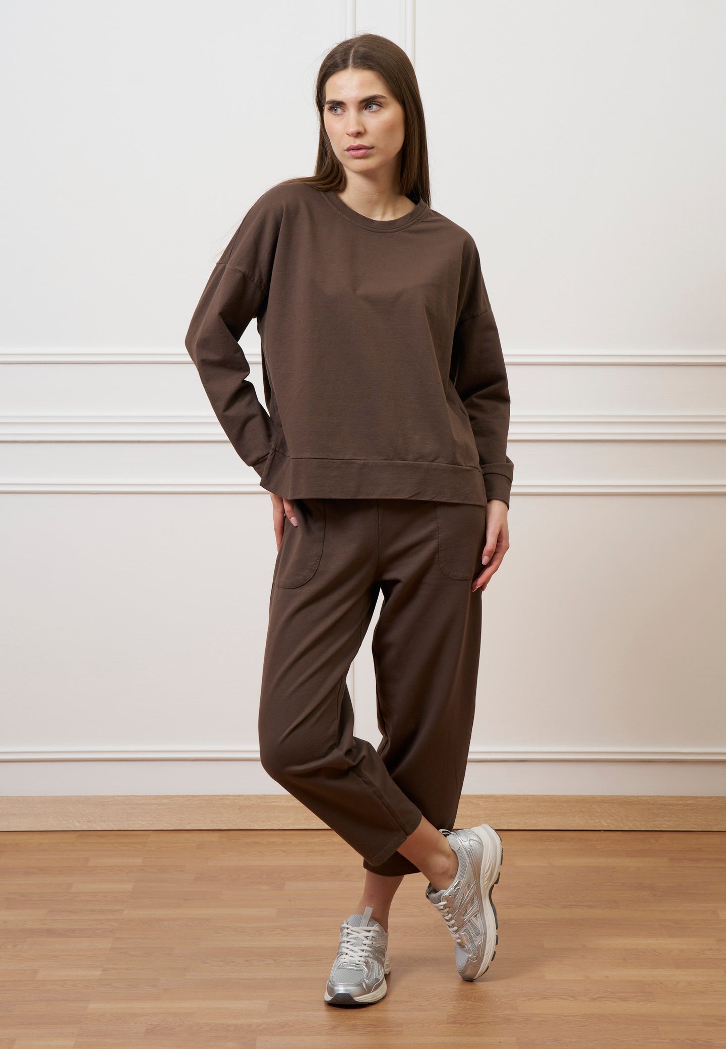 Pantalone mom fit in felpa - MARRONE